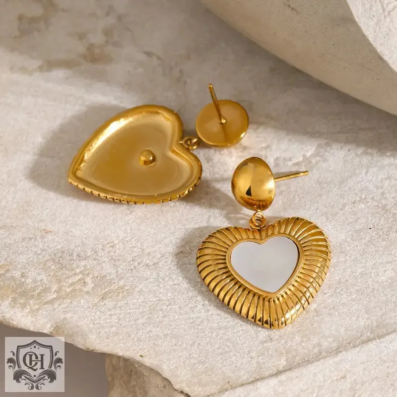 18K gold exquisite and fashionable peach heart inlaid gemstone with ribbed design earrings