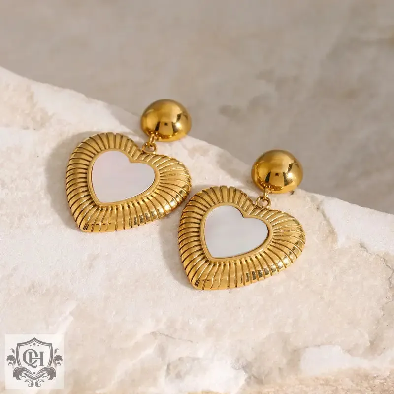 18K gold exquisite and fashionable peach heart inlaid gemstone with ribbed design earrings