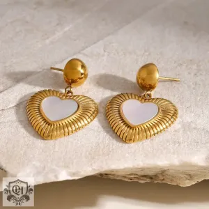 18K gold exquisite and fashionable peach heart inlaid gemstone with ribbed design earrings