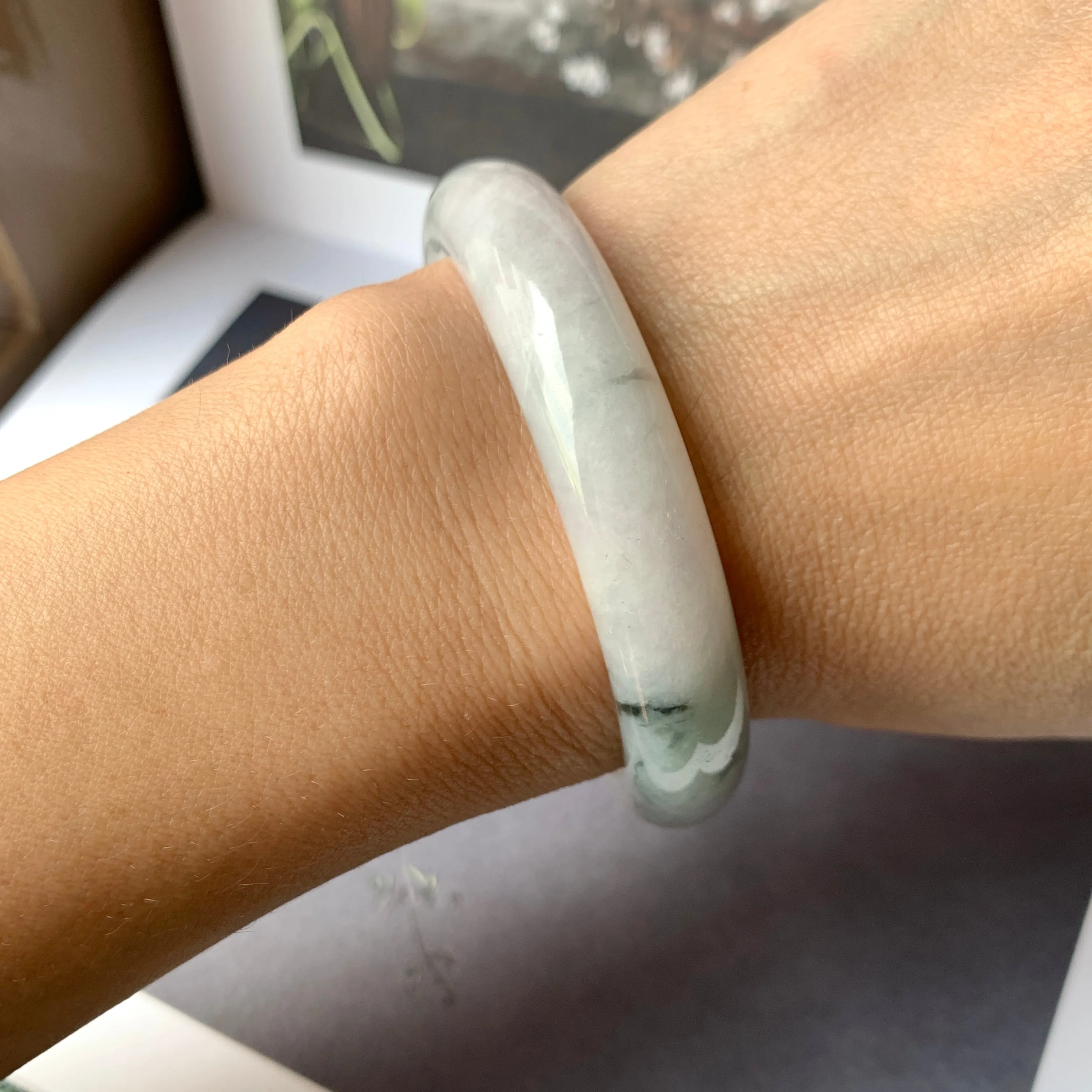 51.6mm A-Grade Natural Lavender Bluish Green Floral Jadeite Modern Round Bangle No.330086