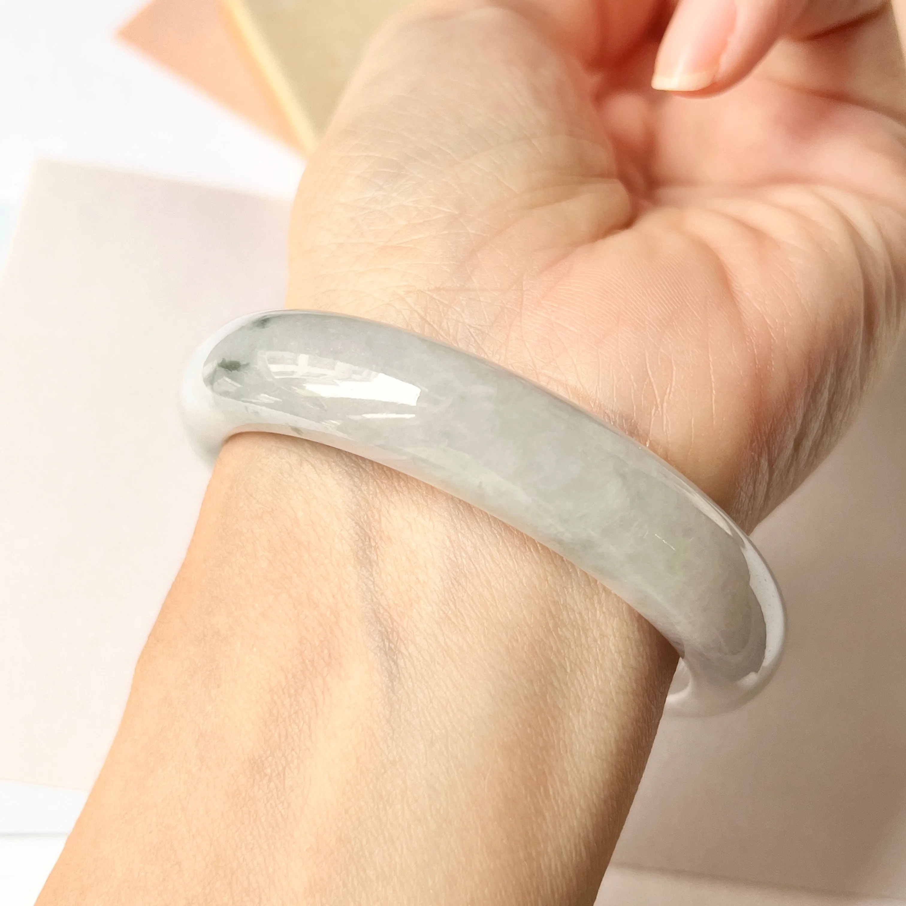 53.2 mm A-Grade Natural Lavender Bluish Green Floral Jadeite Modern Round Bangle No.151983