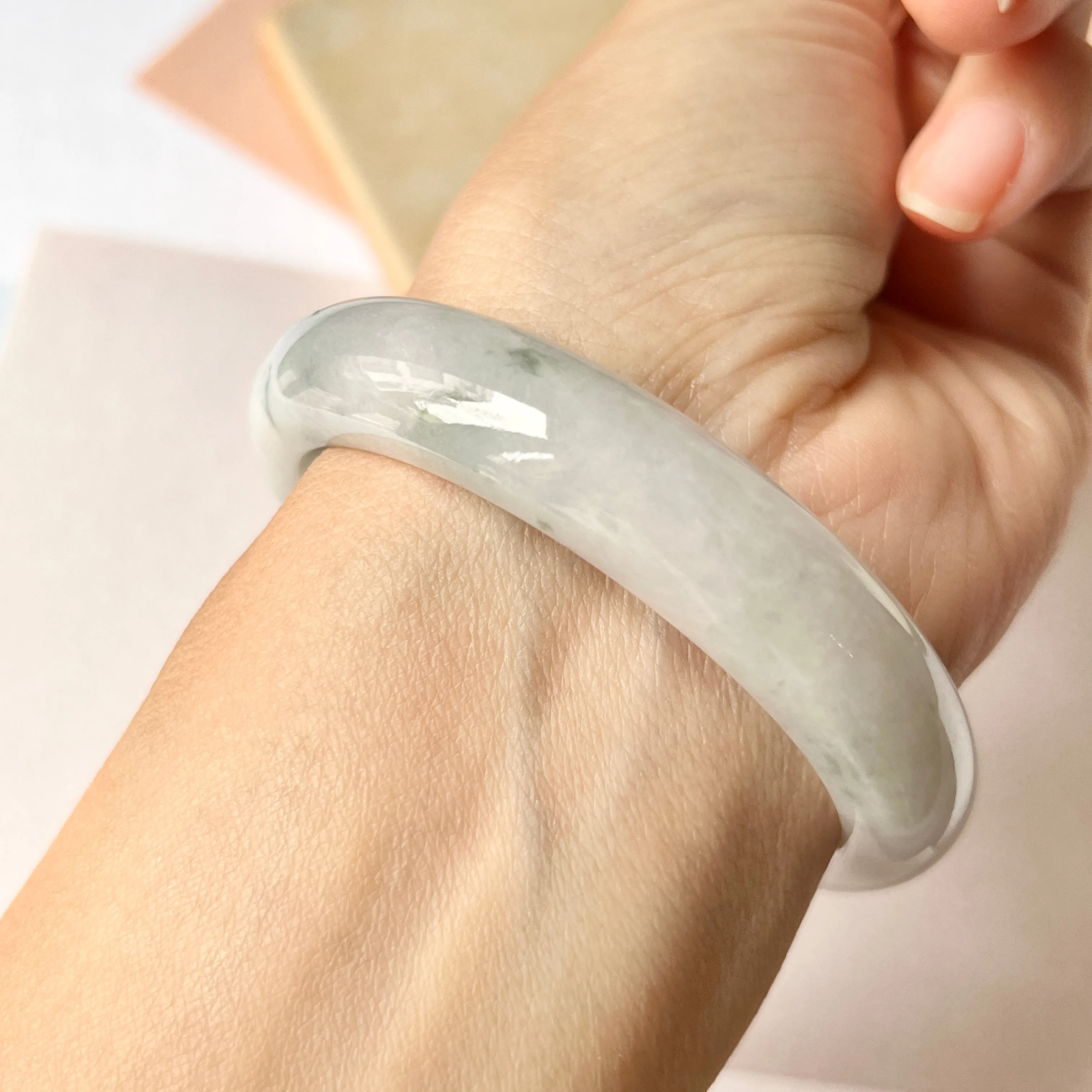53.2 mm A-Grade Natural Lavender Bluish Green Floral Jadeite Modern Round Bangle No.151983