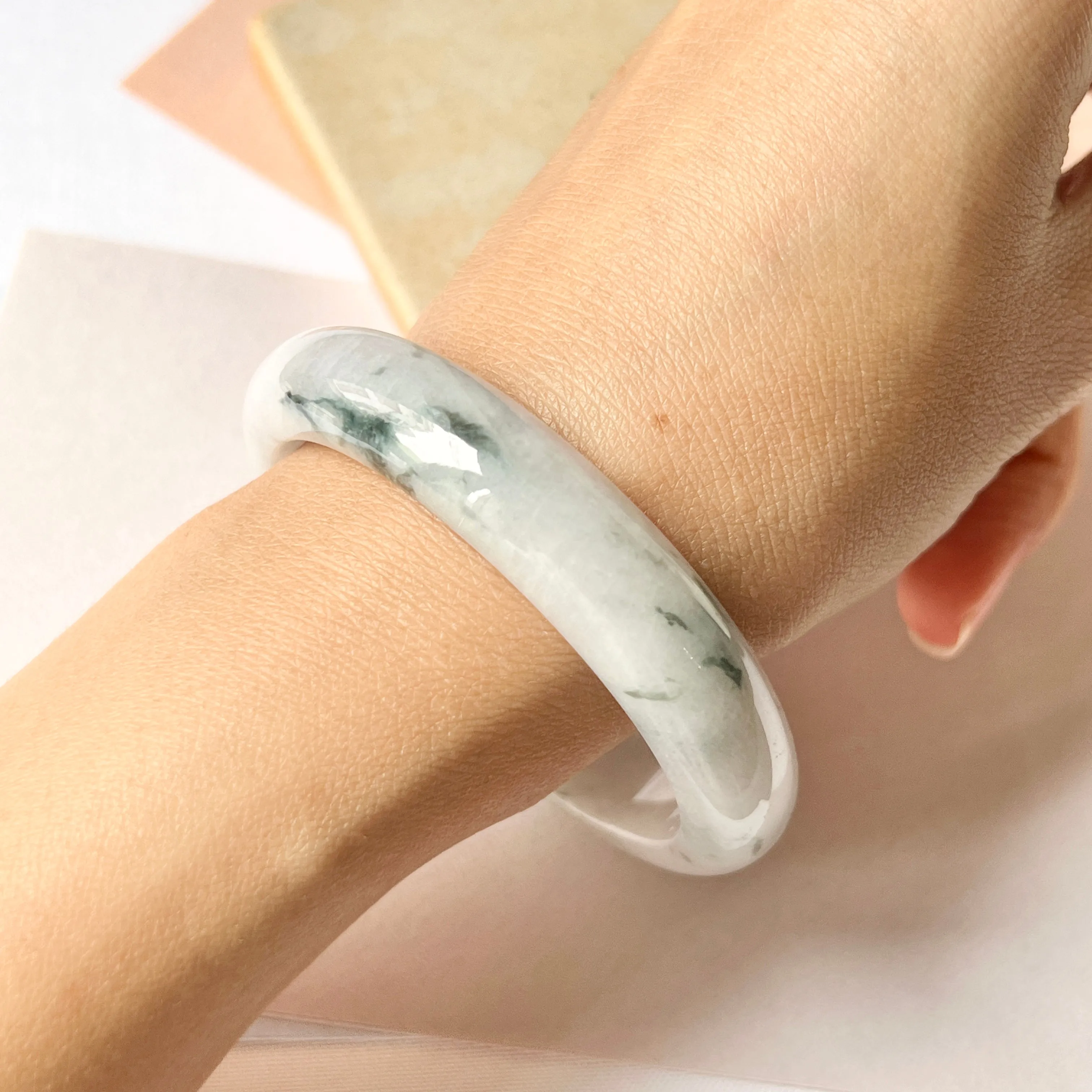 53.2 mm A-Grade Natural Lavender Bluish Green Floral Jadeite Modern Round Bangle No.151983