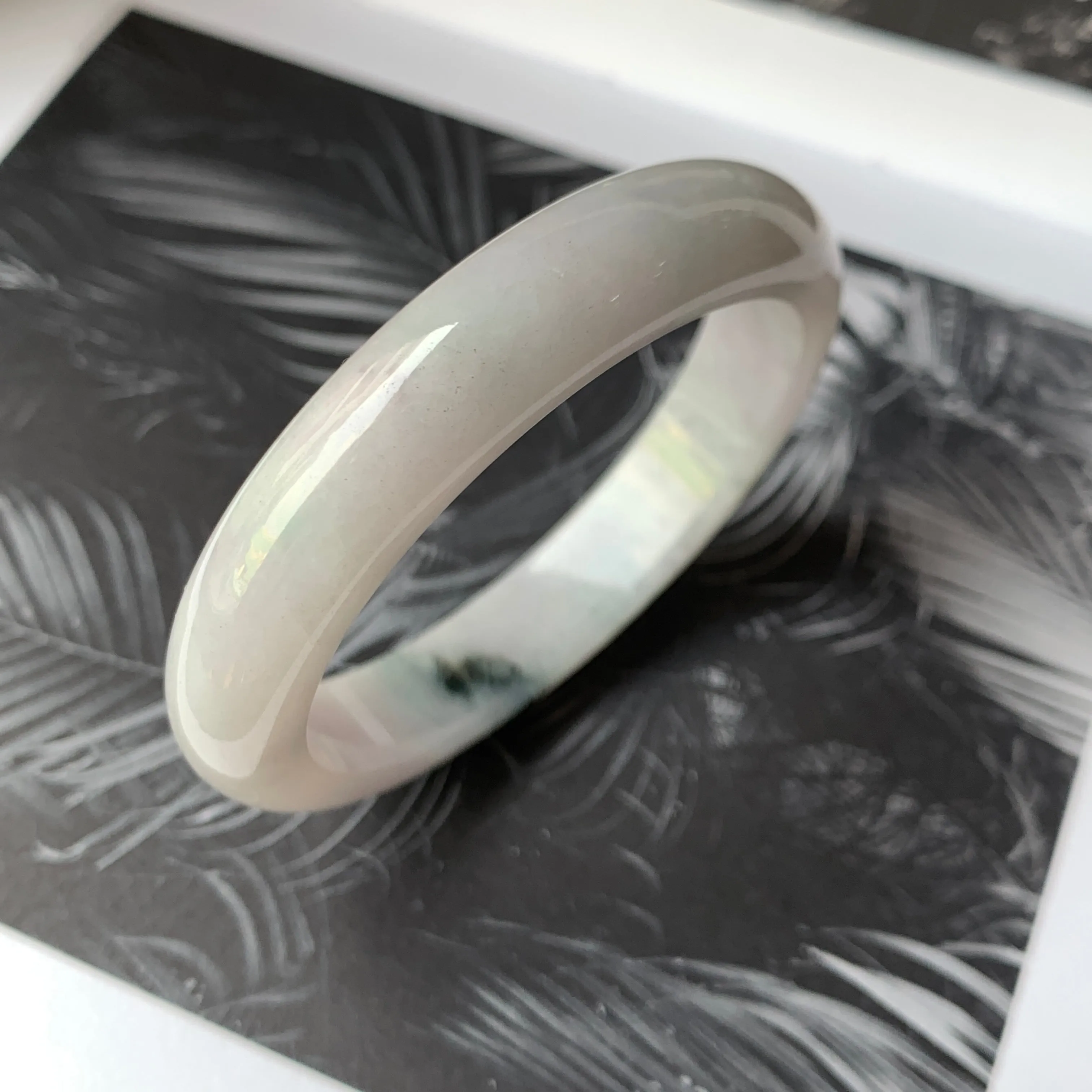 53.9mm A-Grade Natural Light Lavender Green Jadeite Modern Round Bangle No.330089