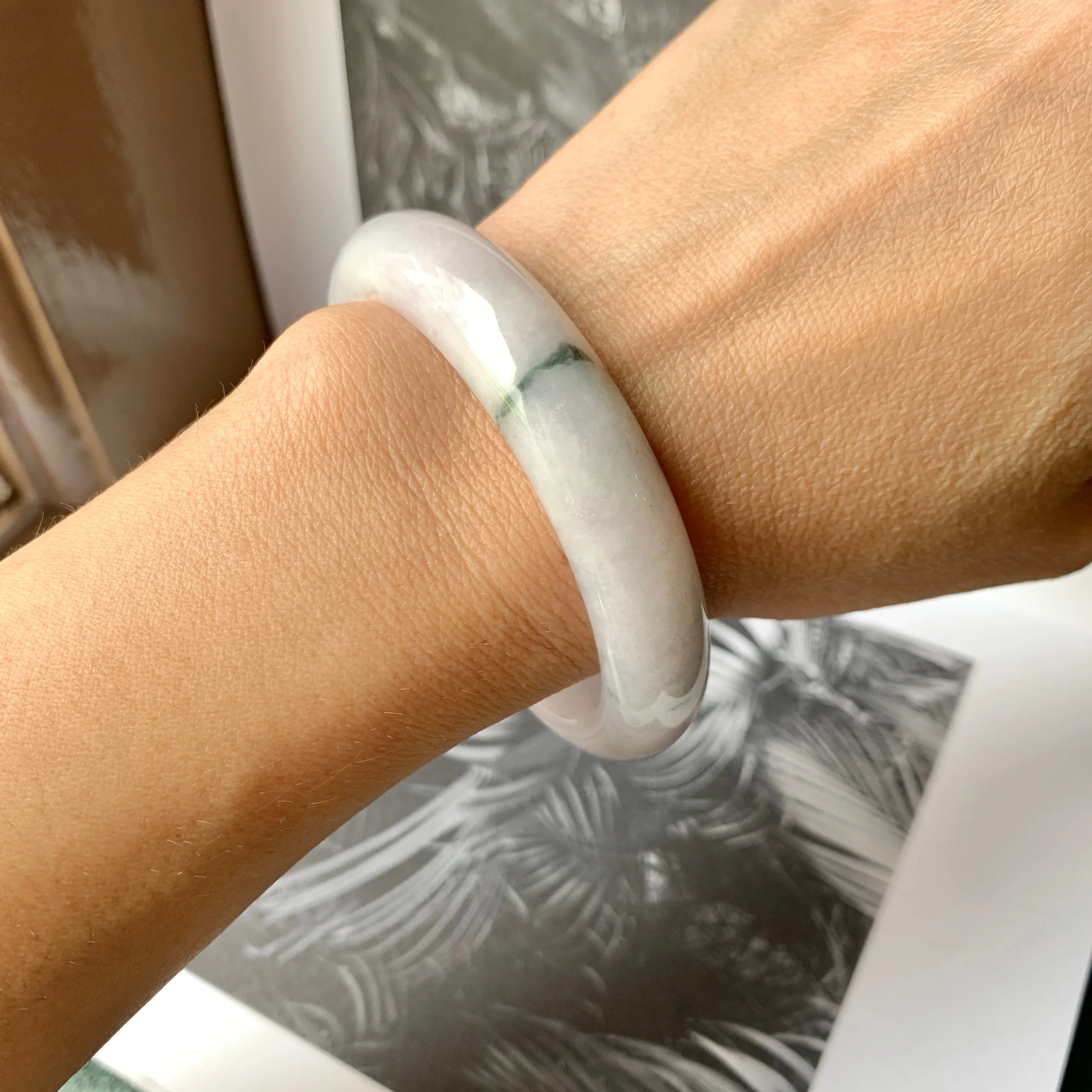 53.9mm A-Grade Natural Light Lavender Green Jadeite Modern Round Bangle No.330089
