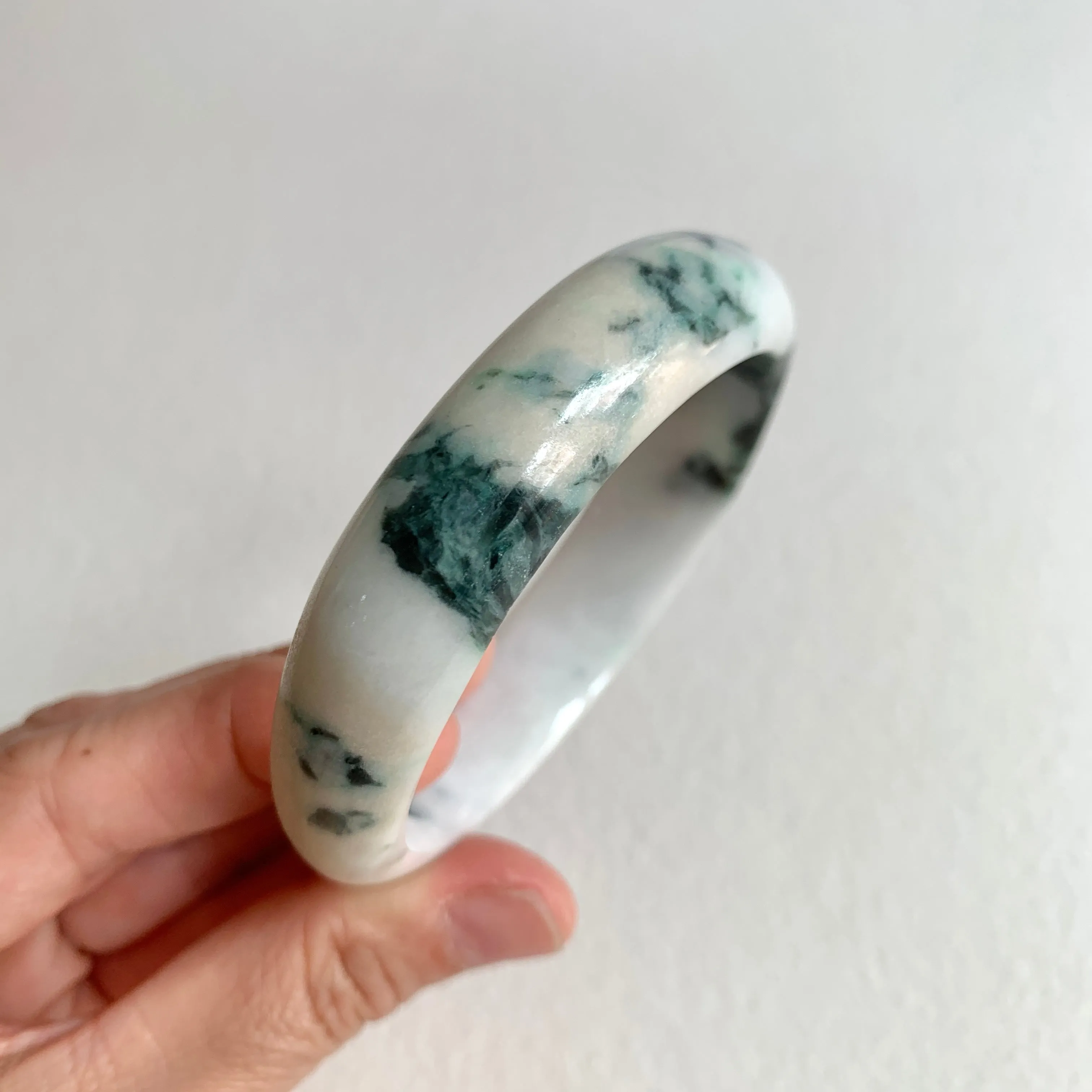 55.3mm A-Grade Natural Floral Modern Round Bangle No. 600172