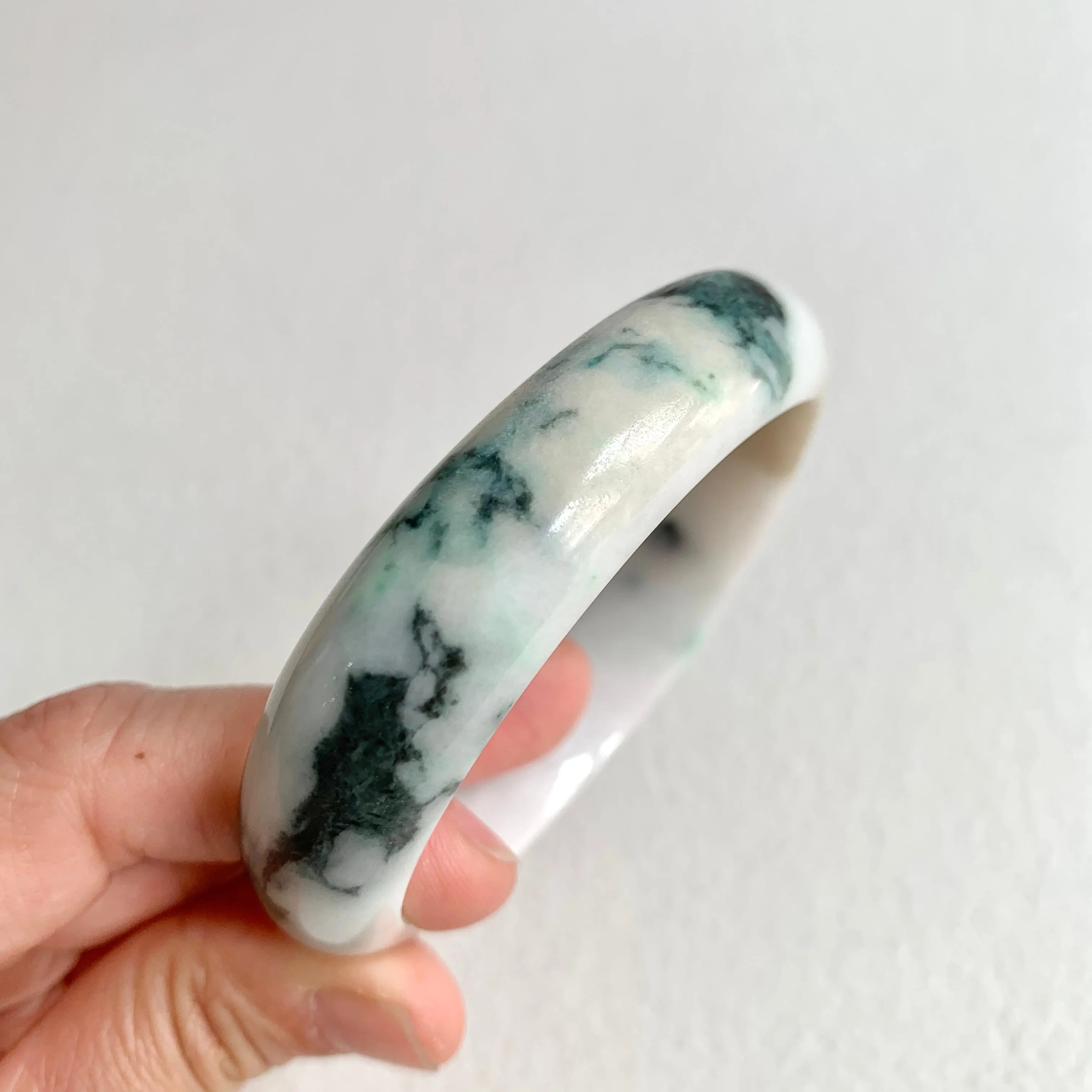 55.3mm A-Grade Natural Floral Modern Round Bangle No. 600172