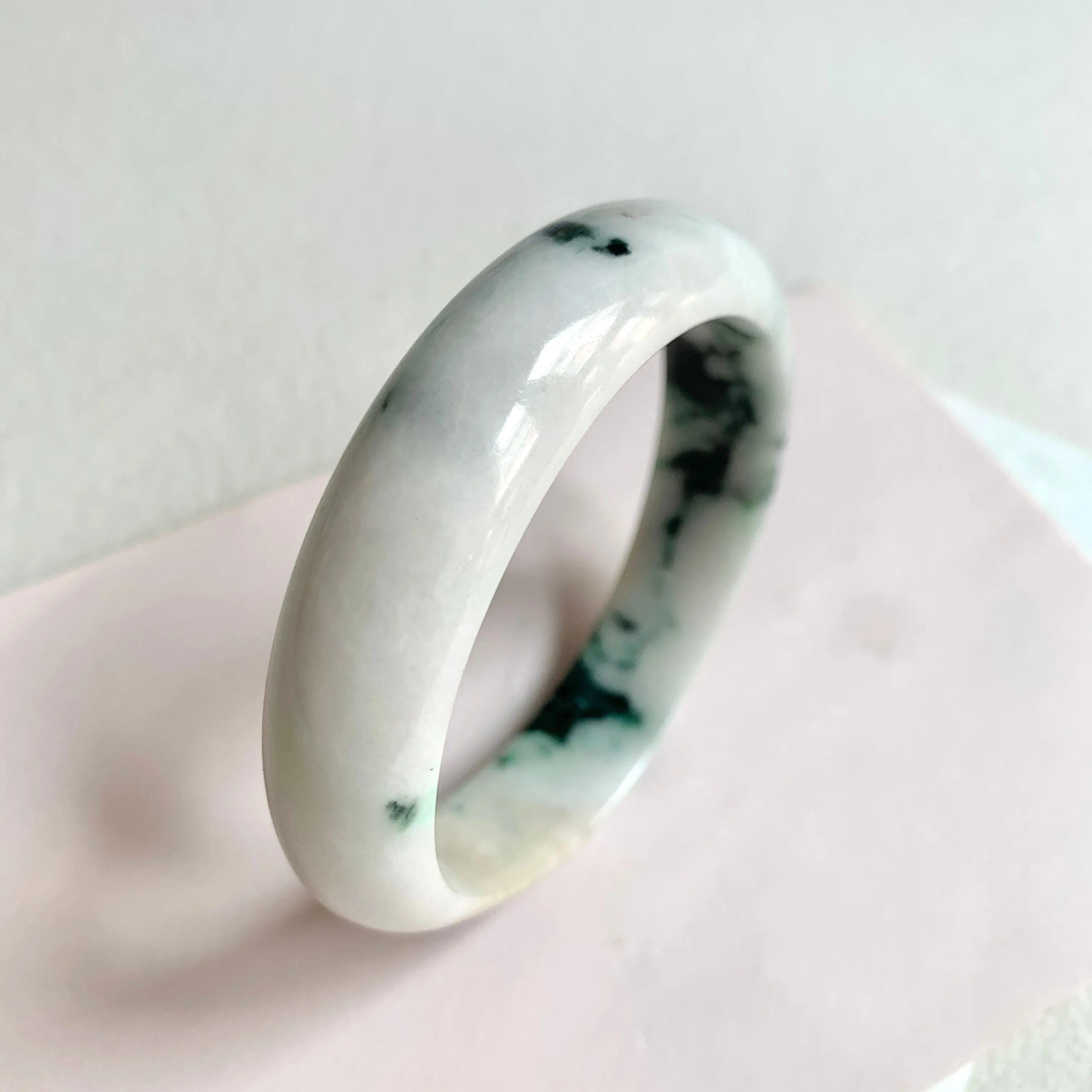 55.3mm A-Grade Natural Floral Modern Round Bangle No. 600172