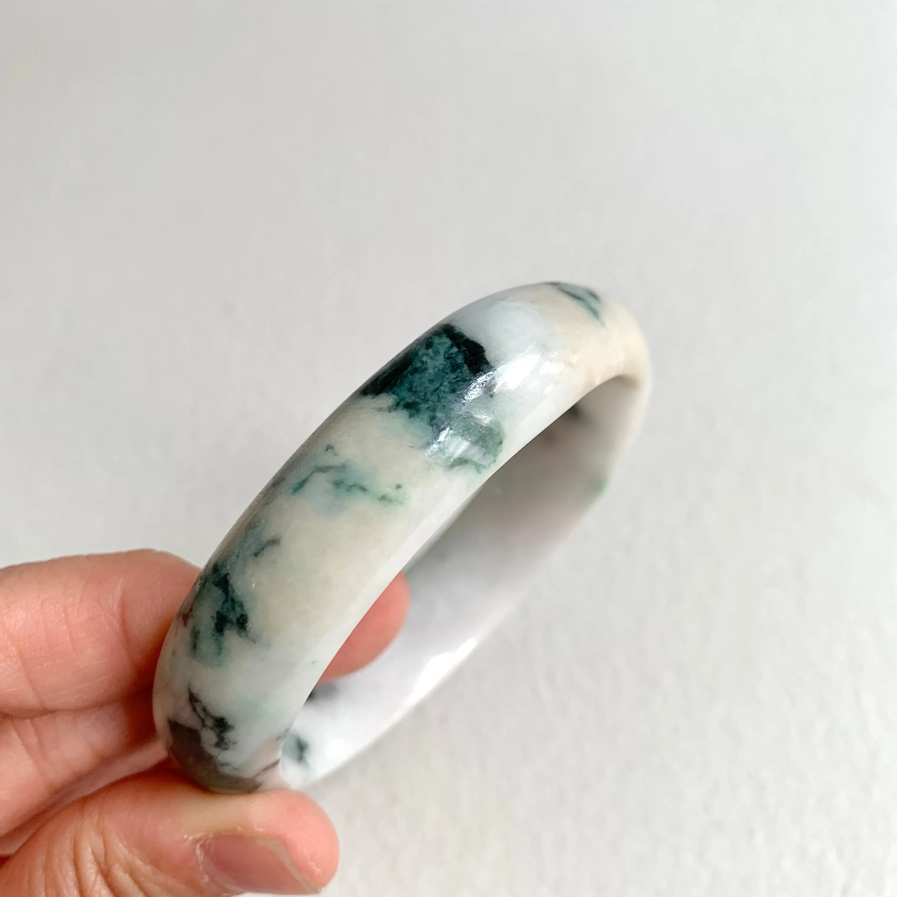 55.3mm A-Grade Natural Floral Modern Round Bangle No. 600172