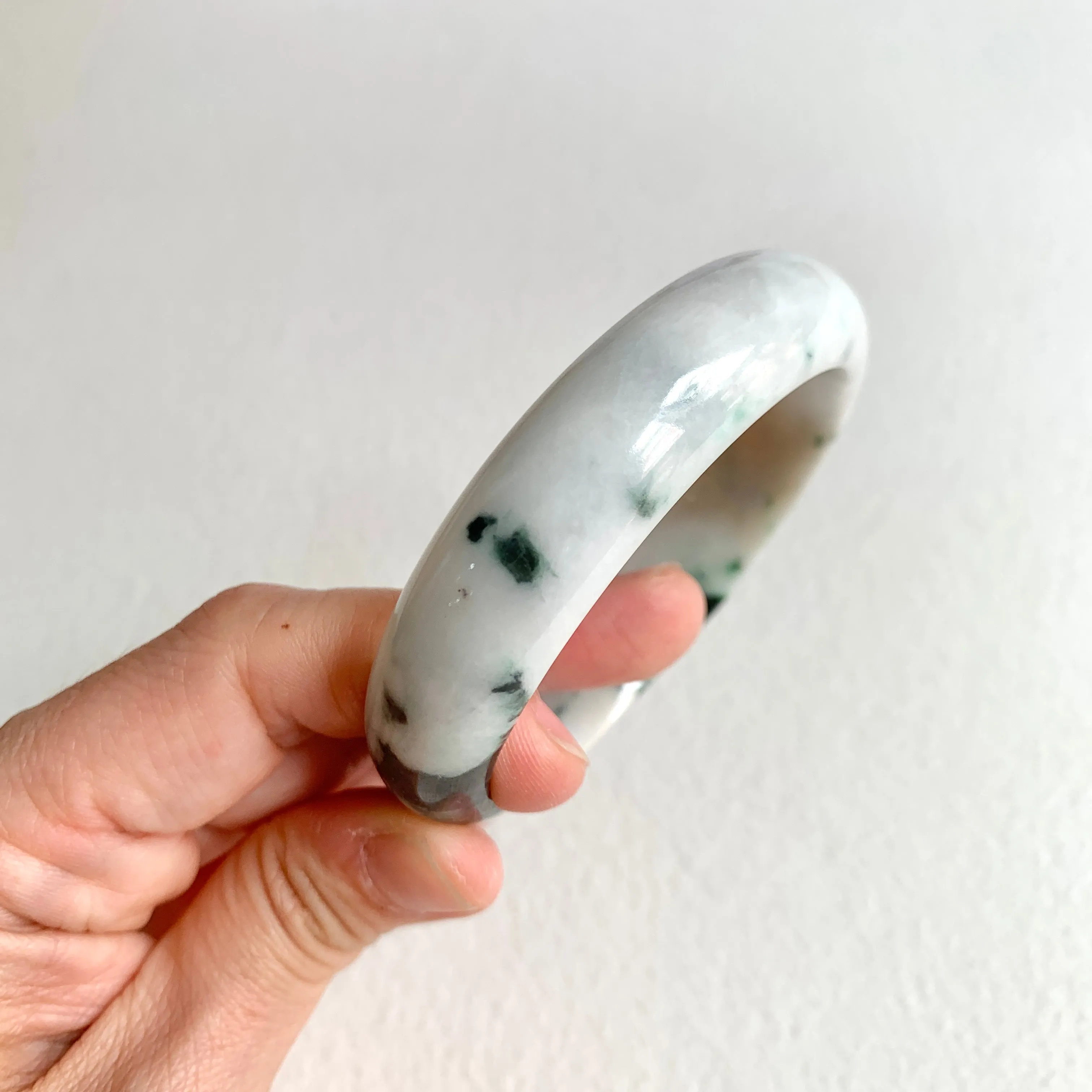 55.3mm A-Grade Natural Floral Modern Round Bangle No. 600172