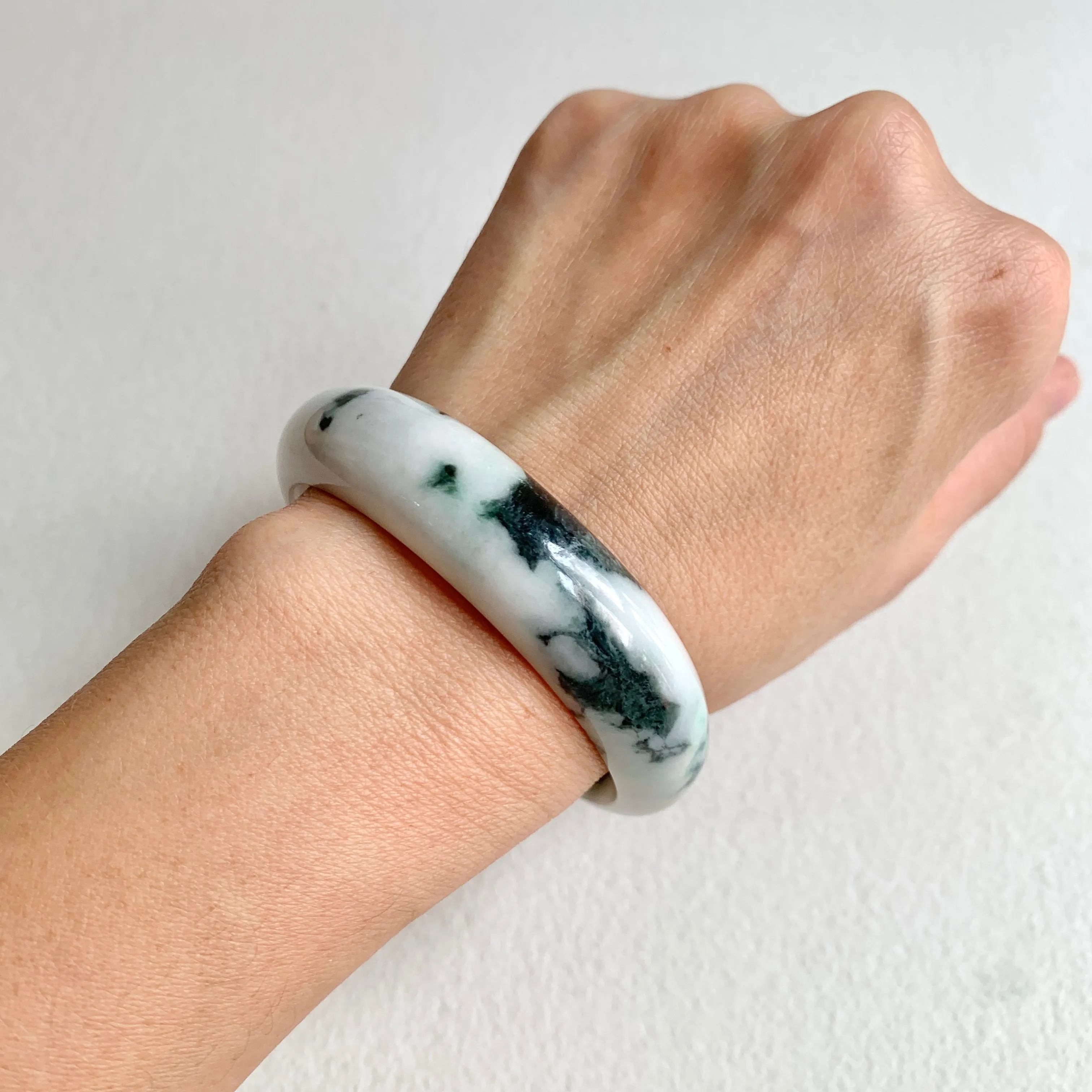 55.3mm A-Grade Natural Floral Modern Round Bangle No. 600172