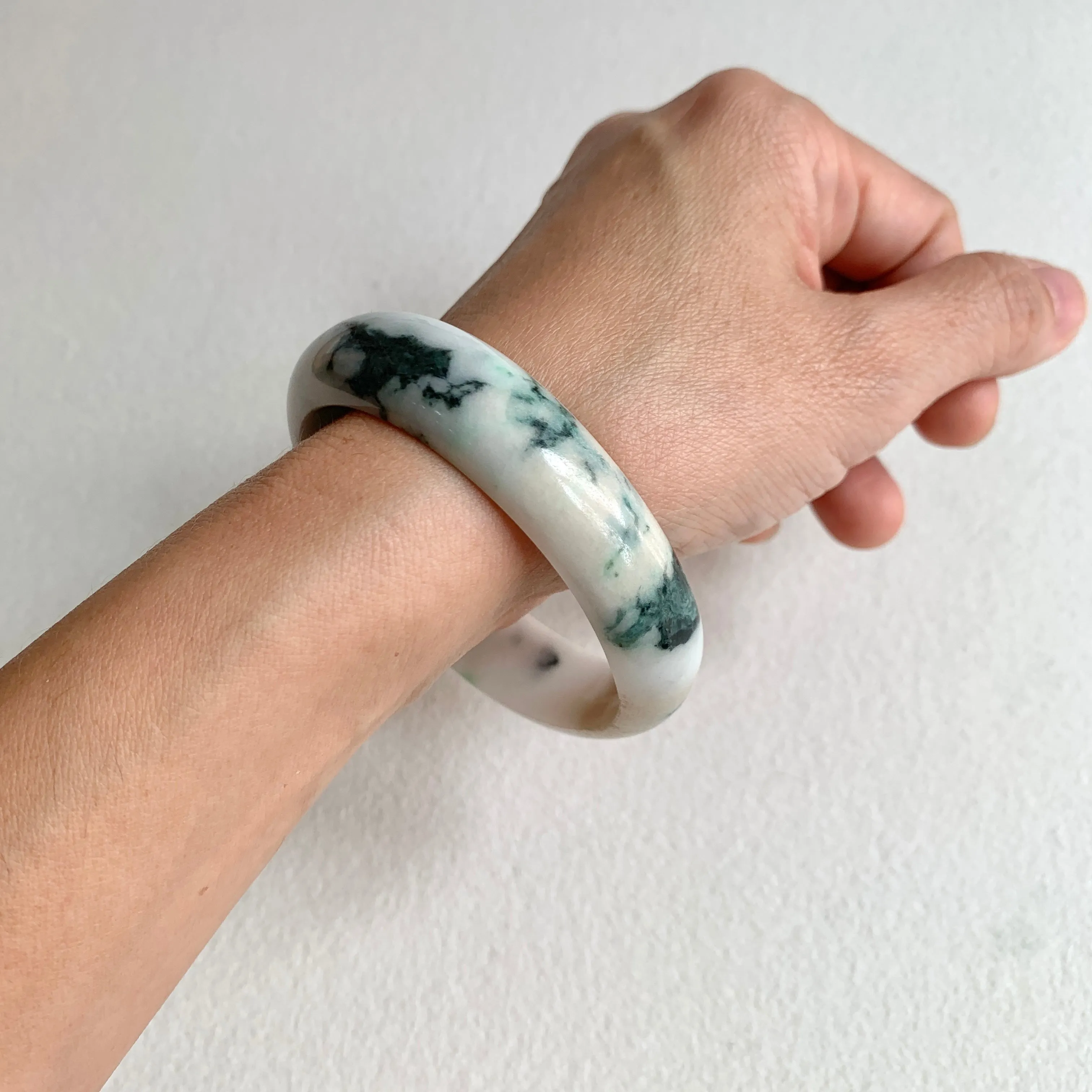 55.3mm A-Grade Natural Floral Modern Round Bangle No. 600172