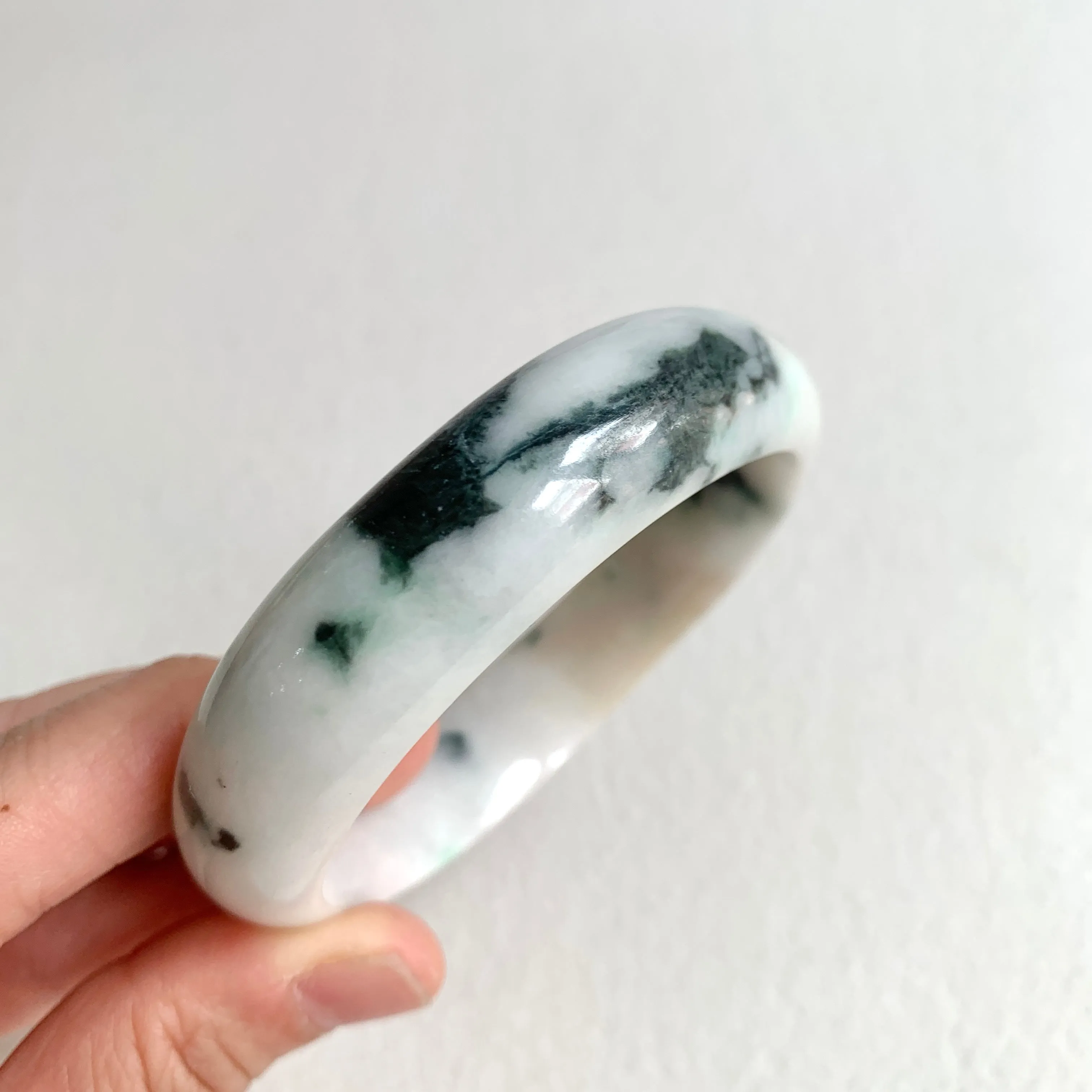 55.3mm A-Grade Natural Floral Modern Round Bangle No. 600172