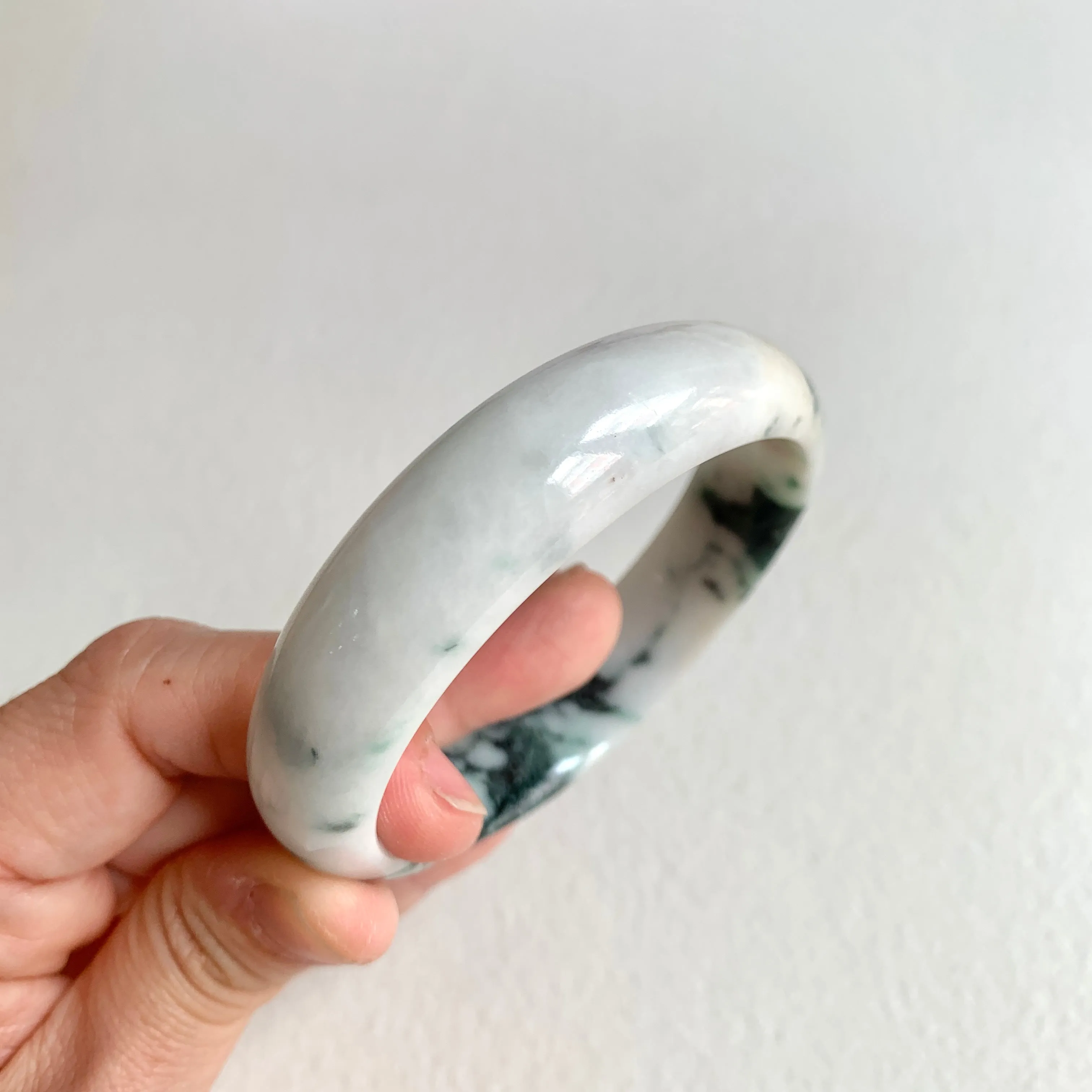 55.3mm A-Grade Natural Floral Modern Round Bangle No. 600172