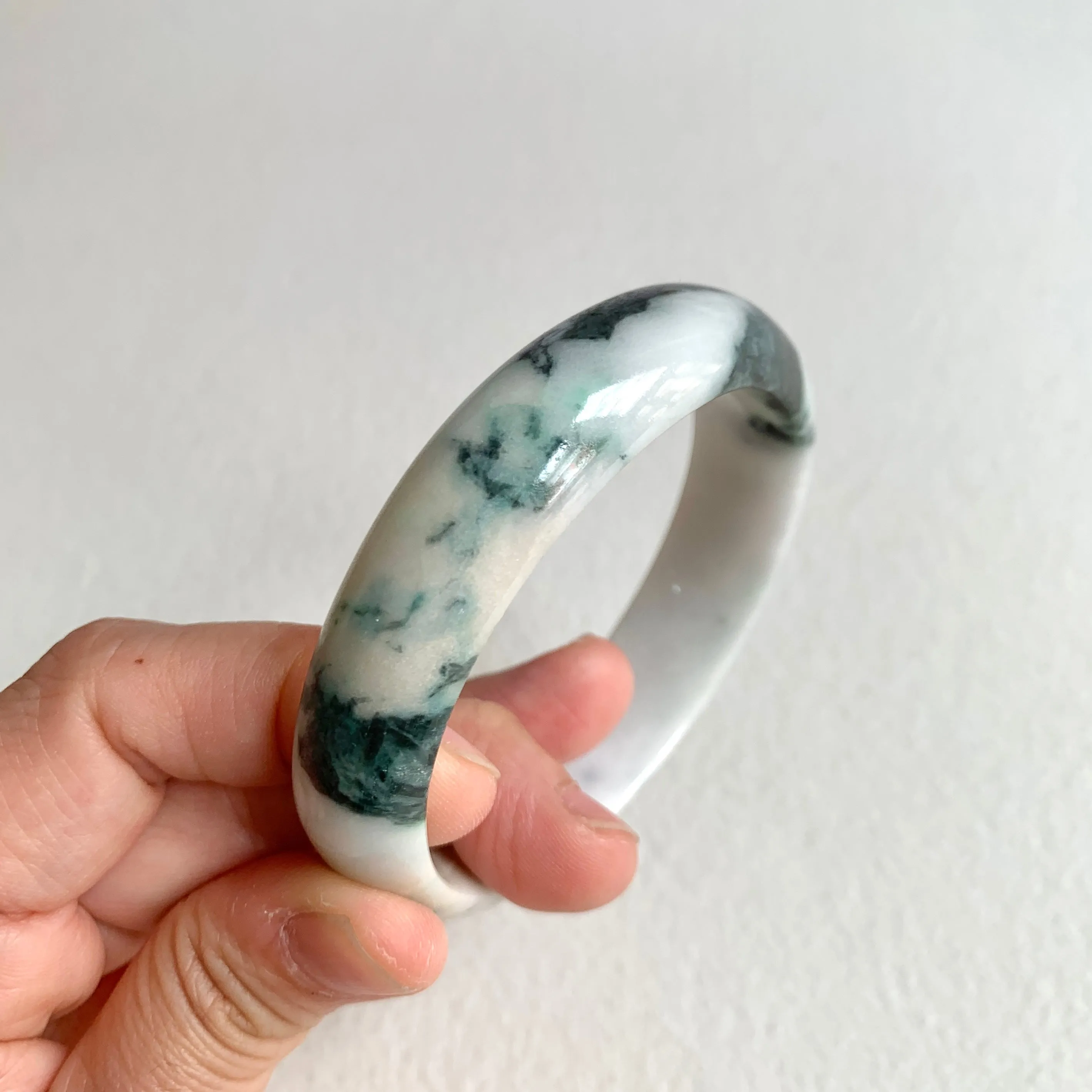 55.3mm A-Grade Natural Floral Modern Round Bangle No. 600172