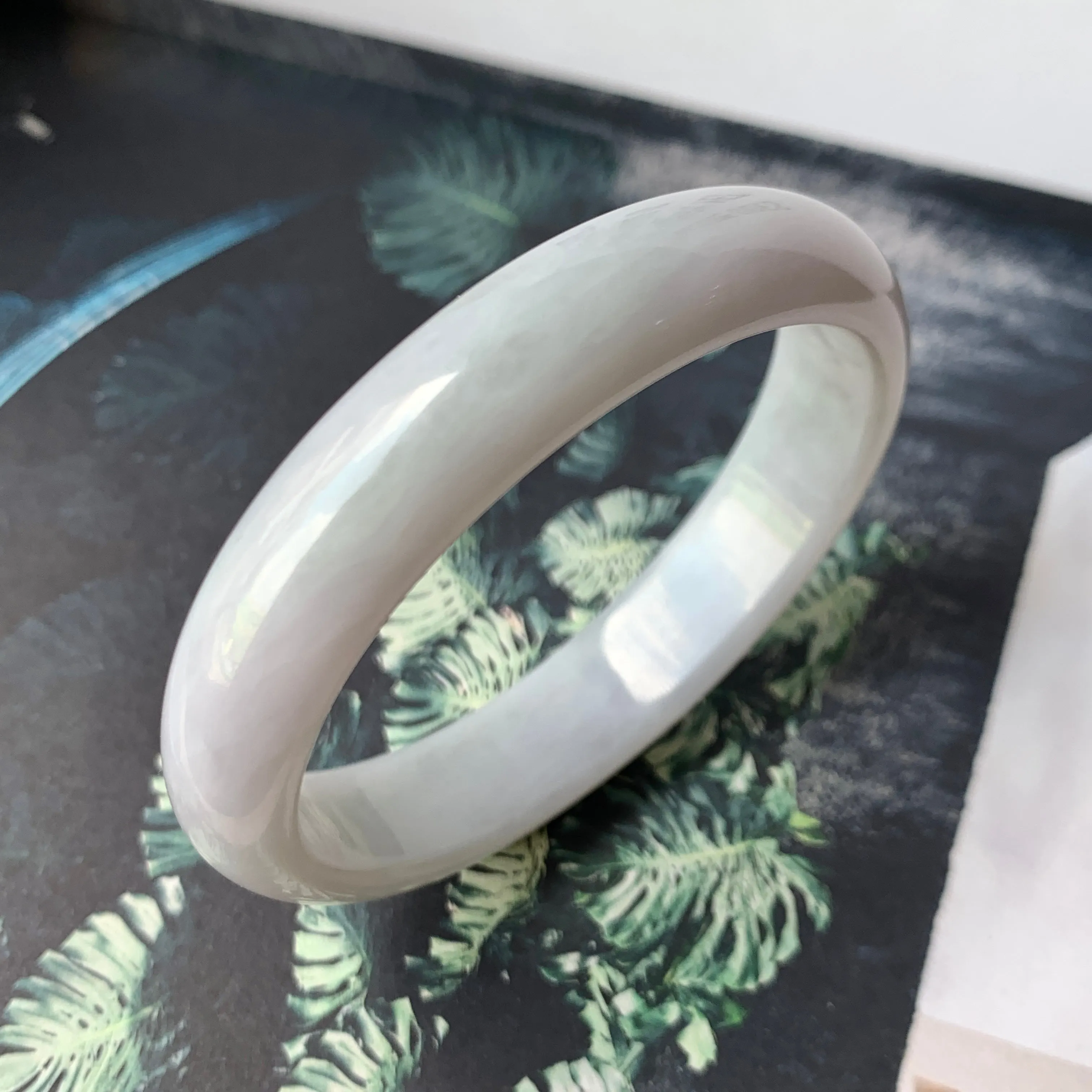 55.3mm A-Grade Natural Light Lavender Green Jadeite Modern Oval Bangle No.330085