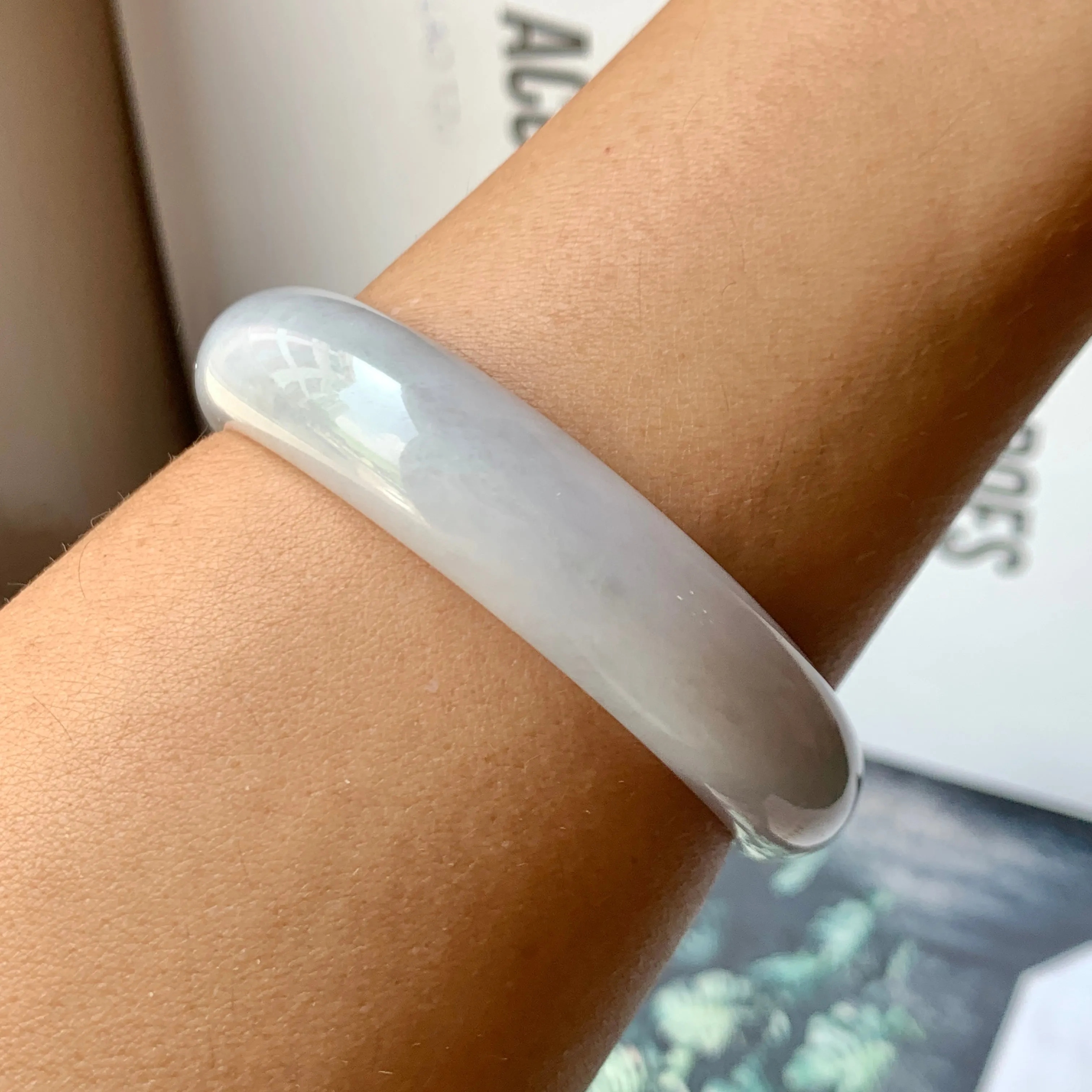 55.3mm A-Grade Natural Light Lavender Green Jadeite Modern Oval Bangle No.330085