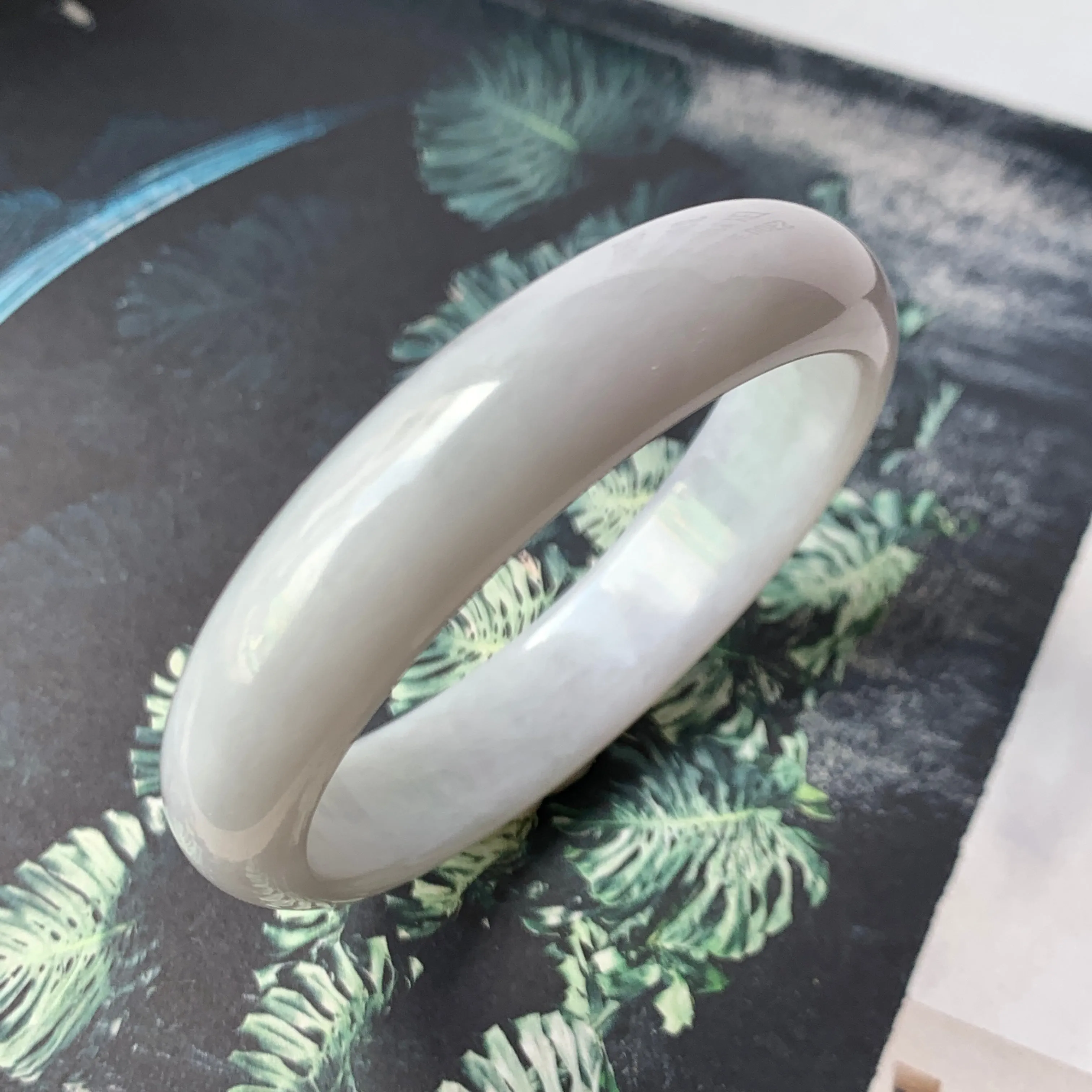 55.3mm A-Grade Natural Light Lavender Green Jadeite Modern Oval Bangle No.330085