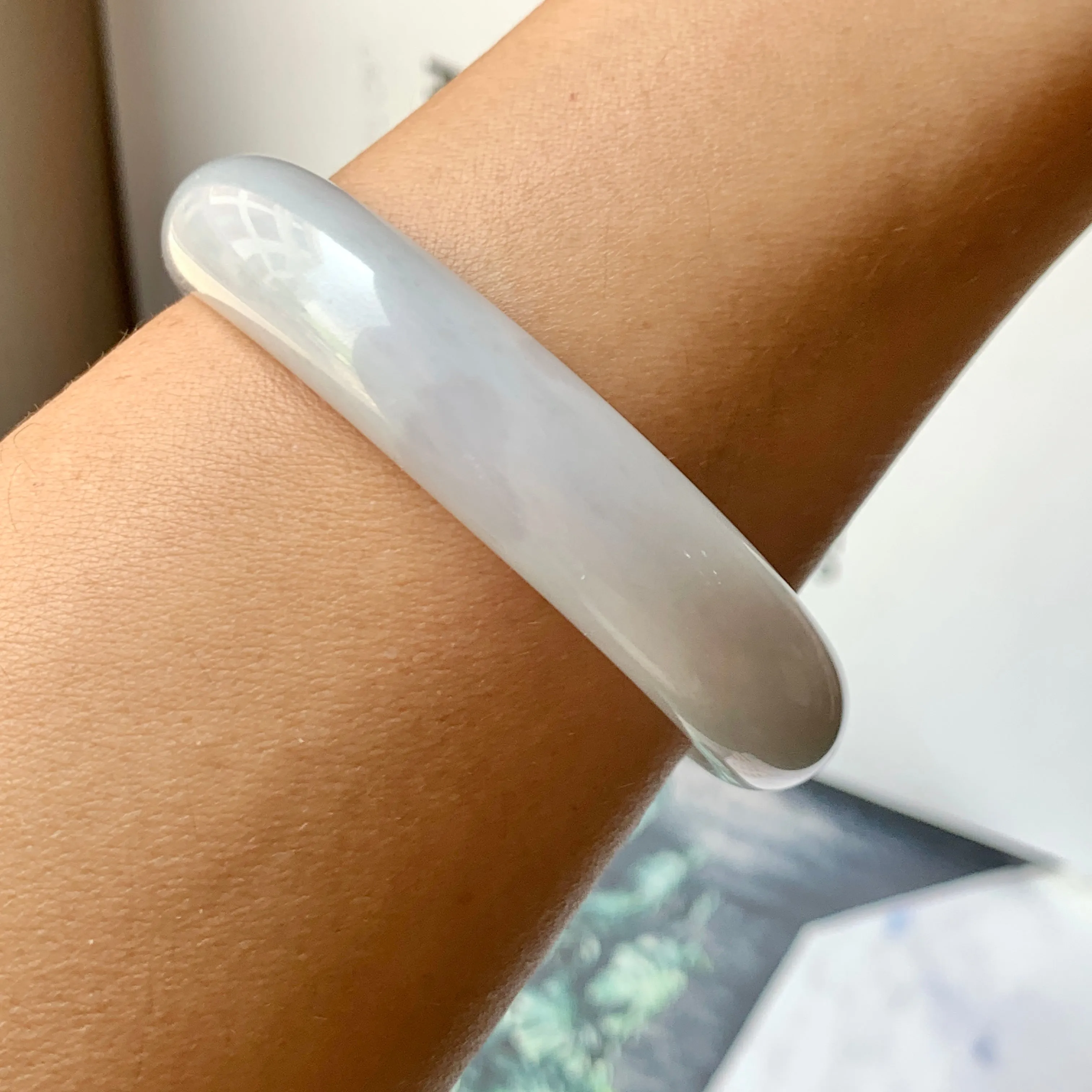 55.3mm A-Grade Natural Light Lavender Green Jadeite Modern Oval Bangle No.330085