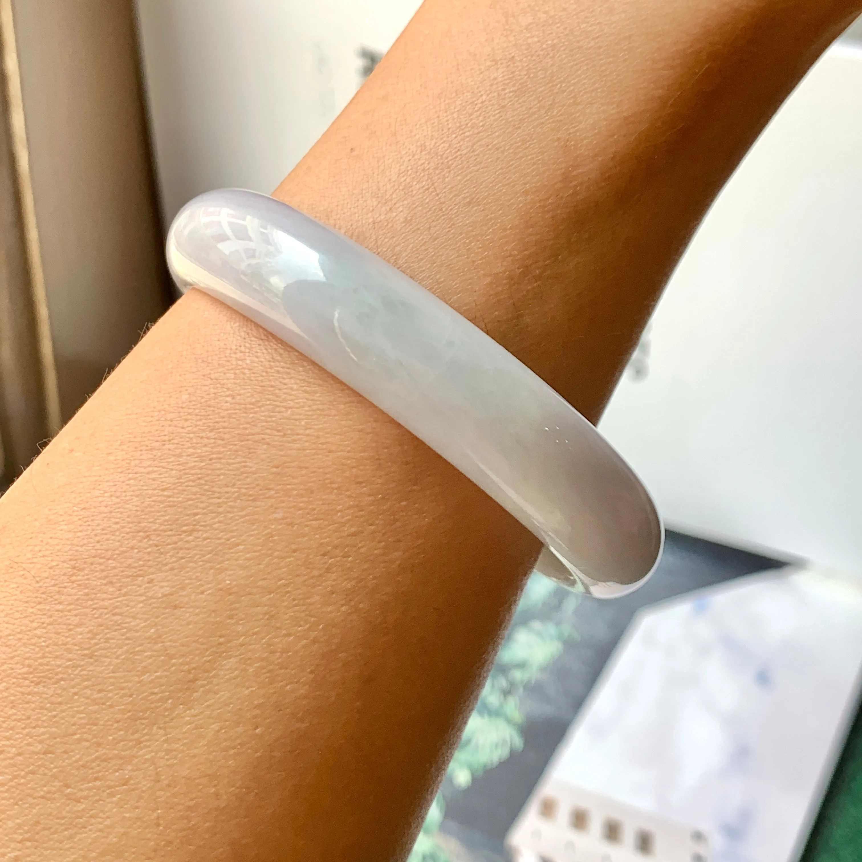 55.3mm A-Grade Natural Light Lavender Green Jadeite Modern Oval Bangle No.330085