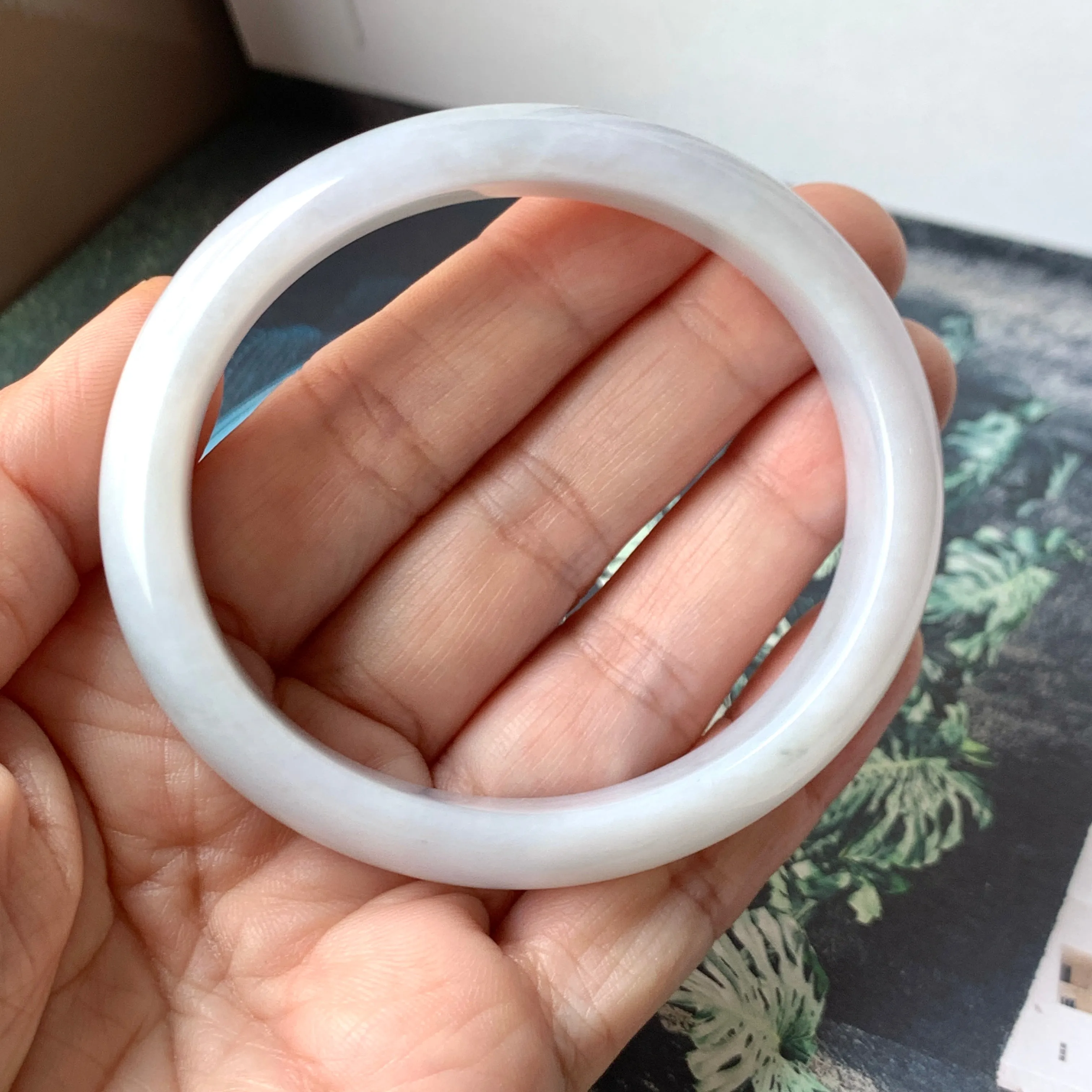 55.3mm A-Grade Natural Light Lavender Green Jadeite Modern Oval Bangle No.330085