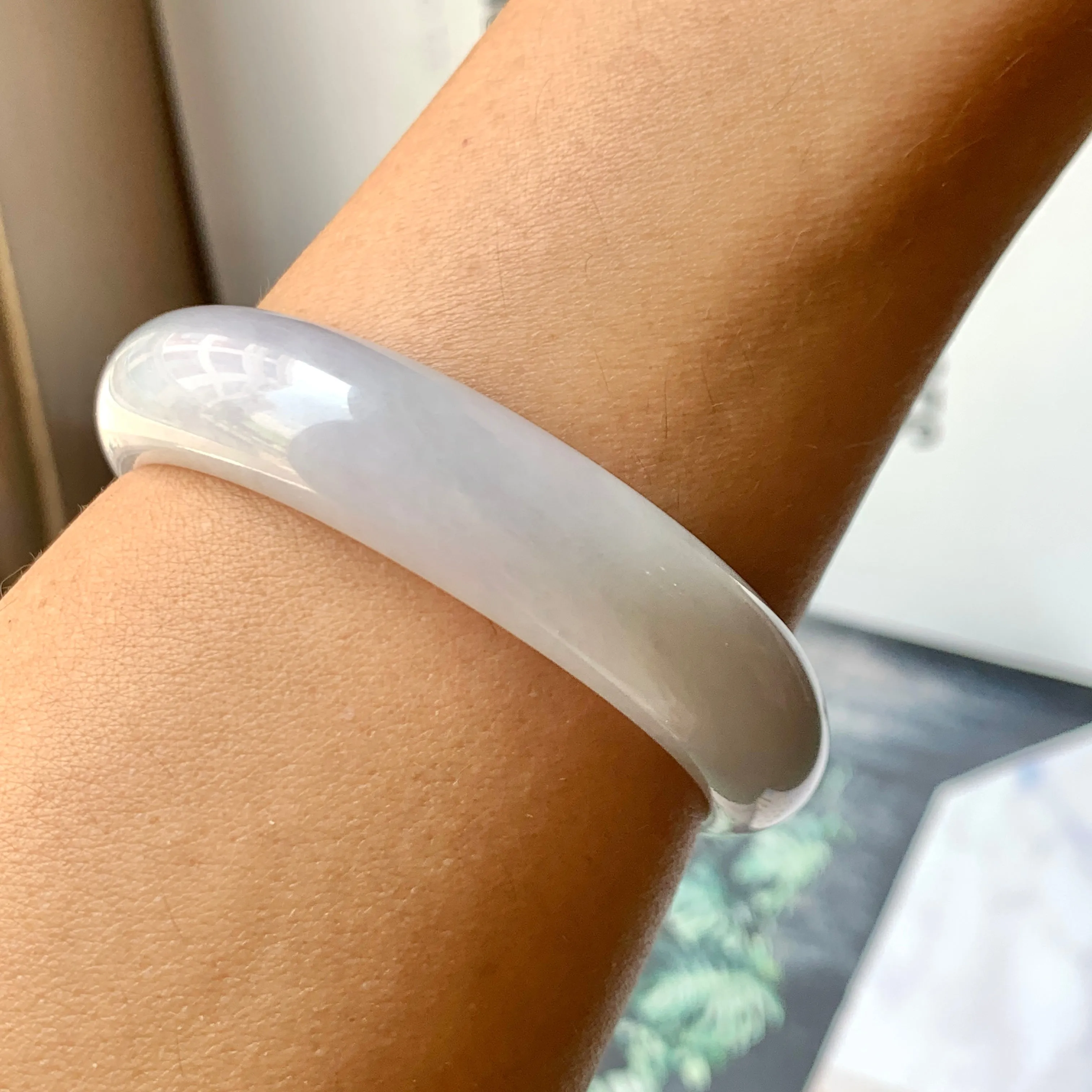 55.3mm A-Grade Natural Light Lavender Green Jadeite Modern Oval Bangle No.330085