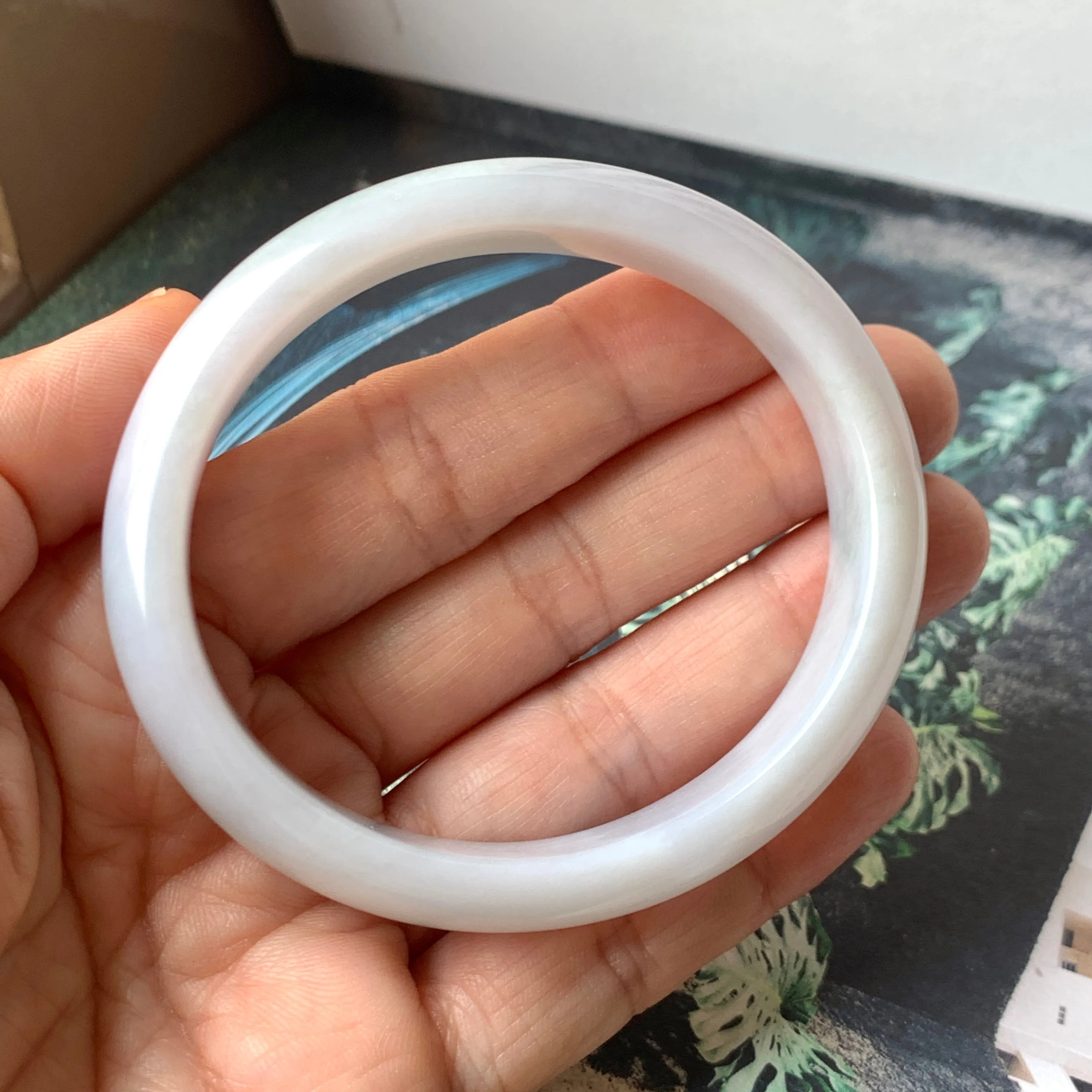 55.3mm A-Grade Natural Light Lavender Green Jadeite Modern Oval Bangle No.330085