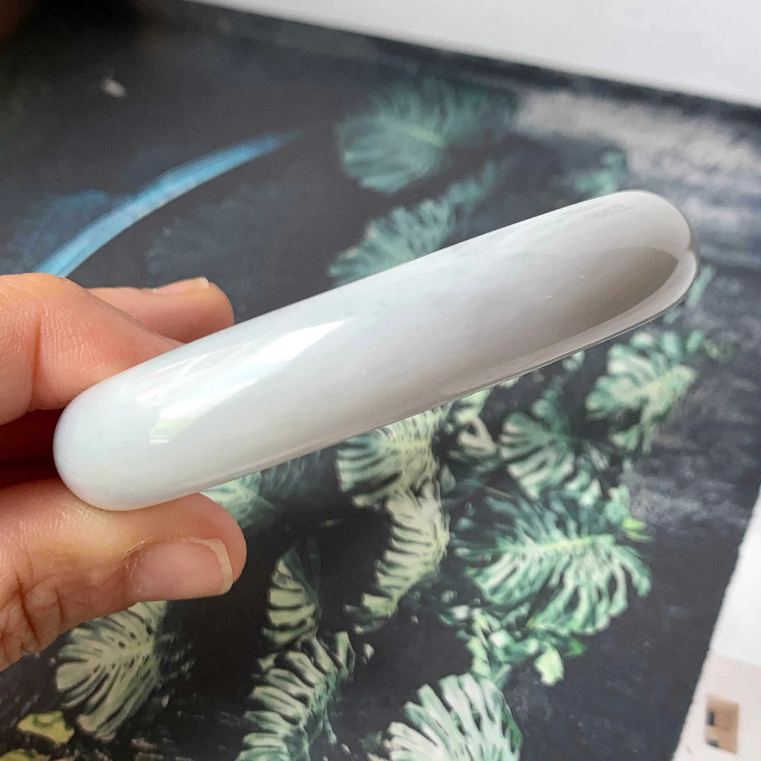 55.3mm A-Grade Natural Light Lavender Green Jadeite Modern Oval Bangle No.330085