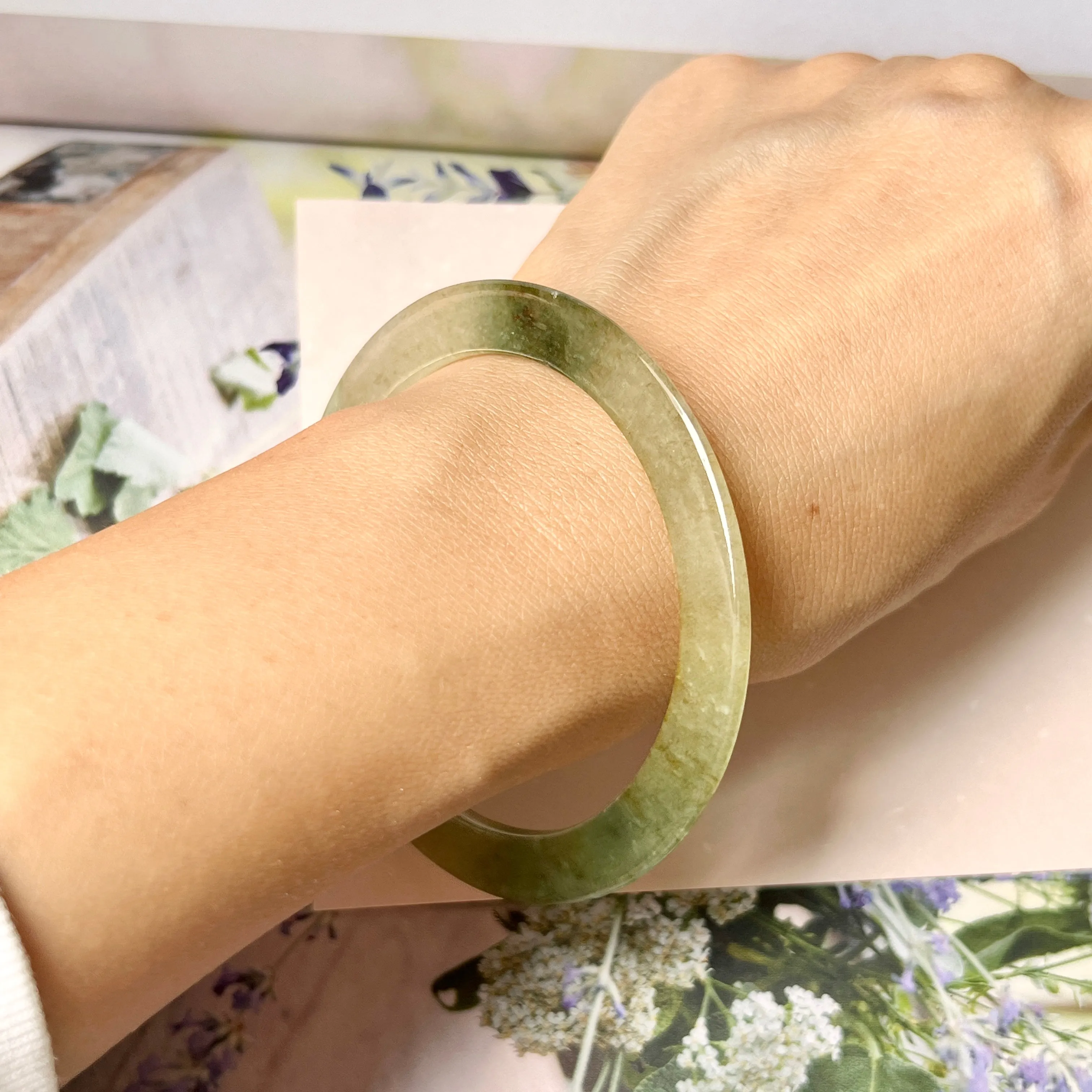 55mm A-Grade Natural Yellowish Green Jadeite Modern Round Bangle No. 152017