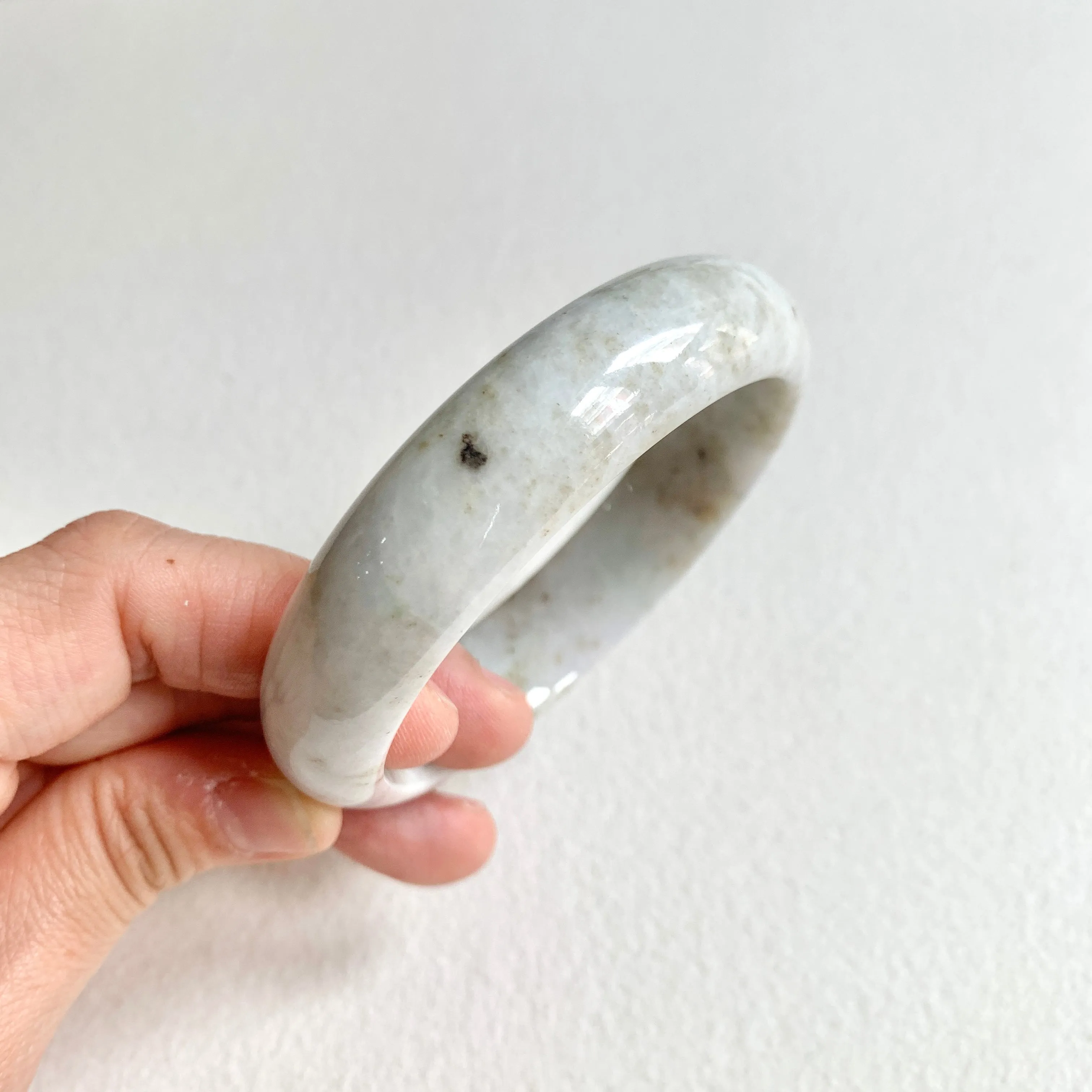 58.3mm A-Grade Natural White Modern Round Bangle No. 600162
