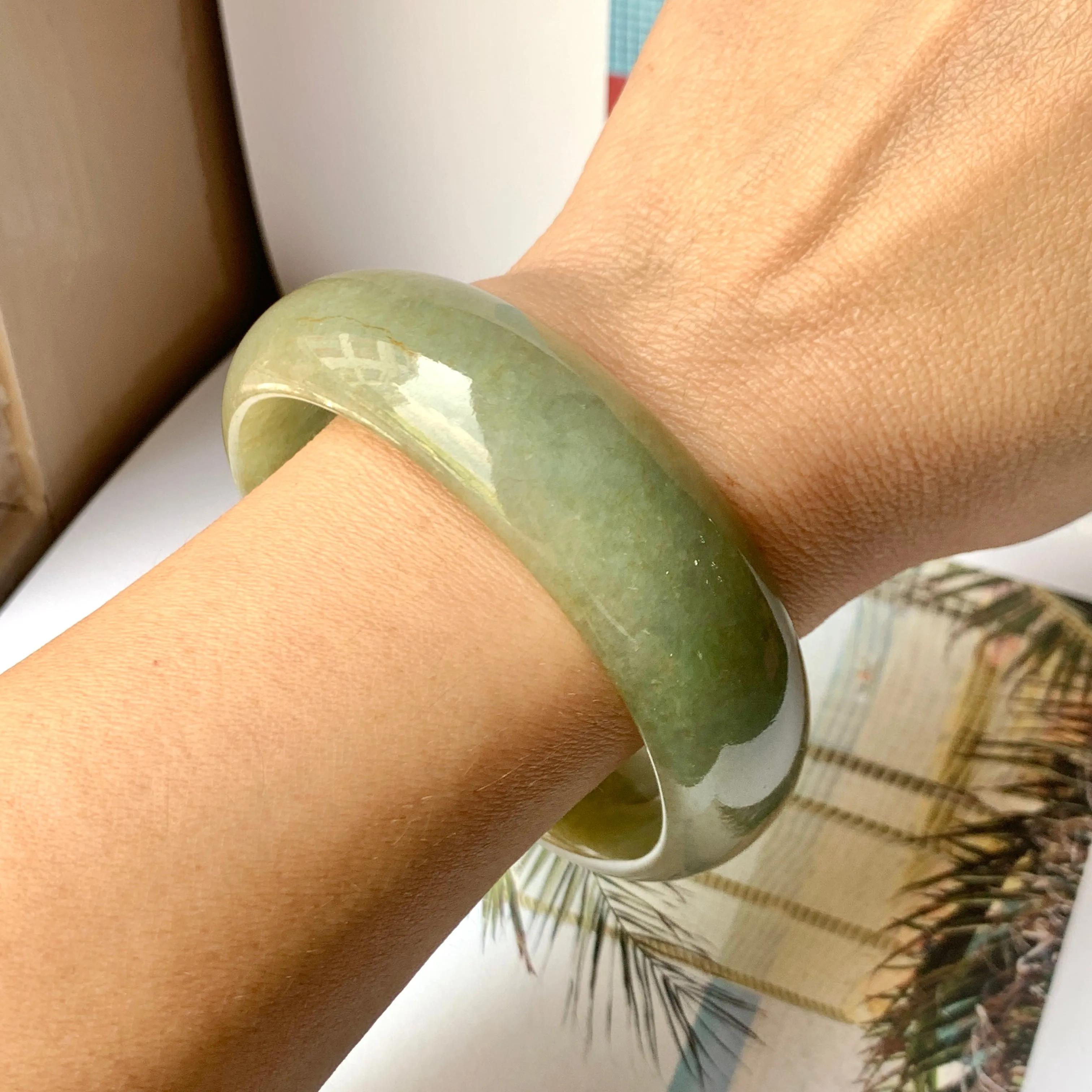 58mm A-Grade Natural Yellowish Green Jadeite Modern Round Bangle No.151101
