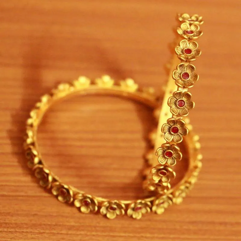 ANTIQUE MATT GOLD FLOWER PATTERN RUBY BANGLES