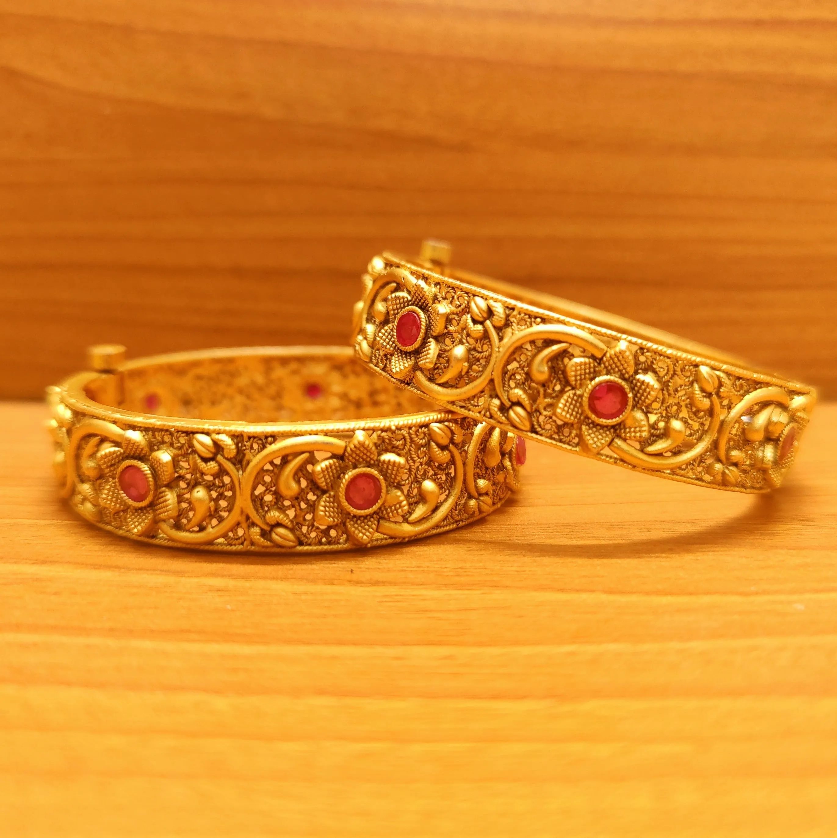 ANTIQUE MATT GOLD LOOK RUBY OPENABLE BANGLES
