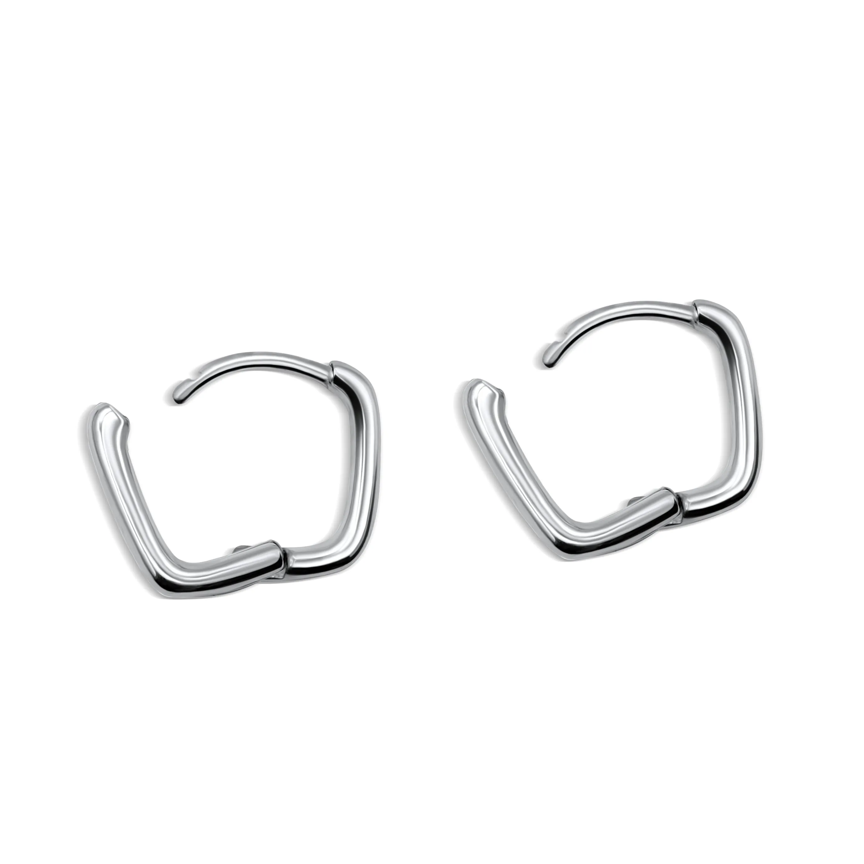 Cuadro Huggies- Chic Mini Hoops with a Twist