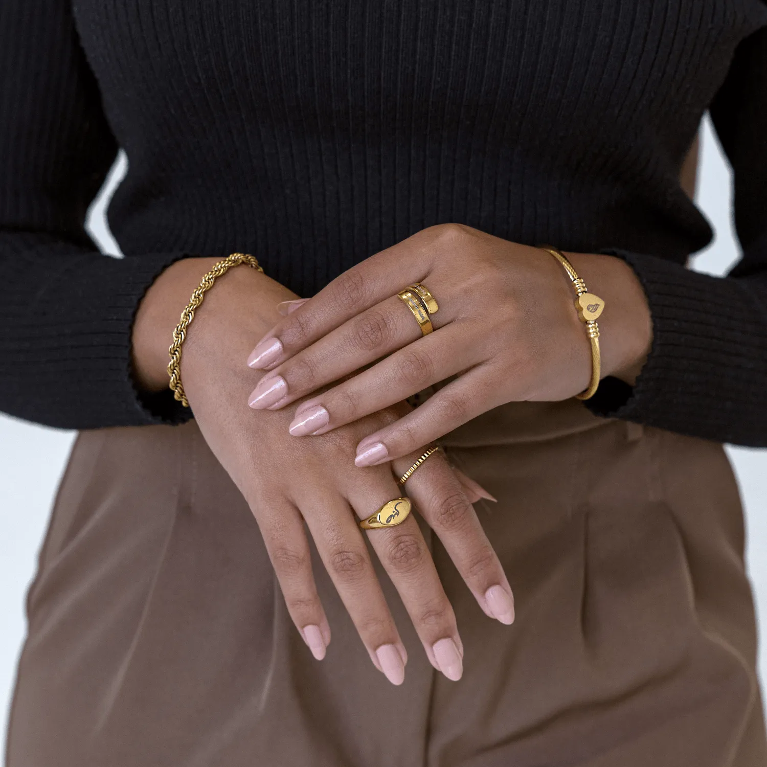 Dotted Hand Chain Bracelet