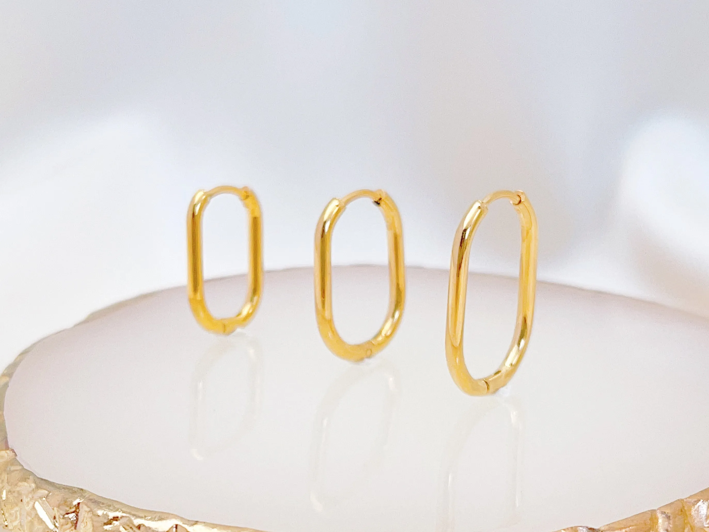E080 thin oval rectangular hoop earrings