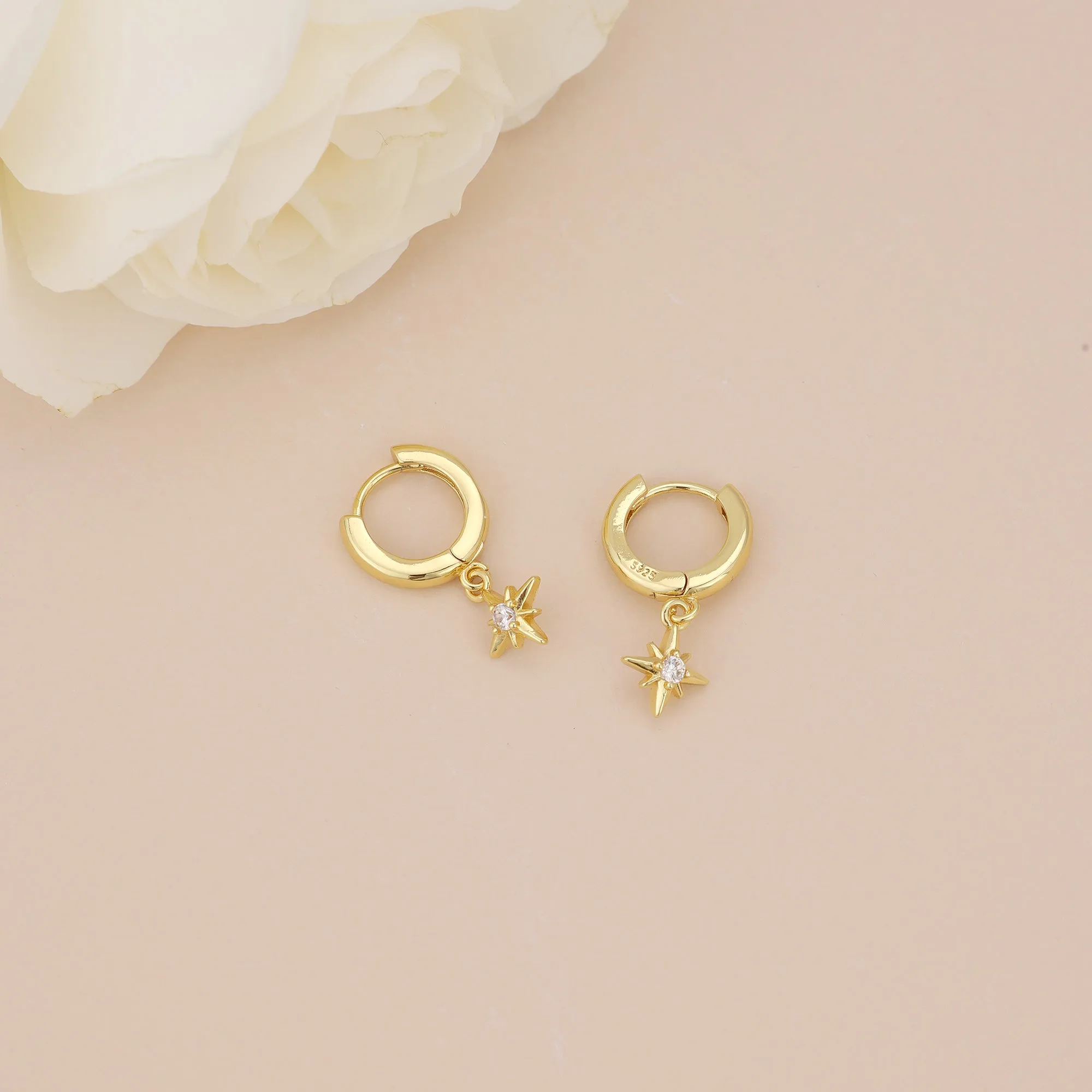 E179 gold starburst dangle earrings