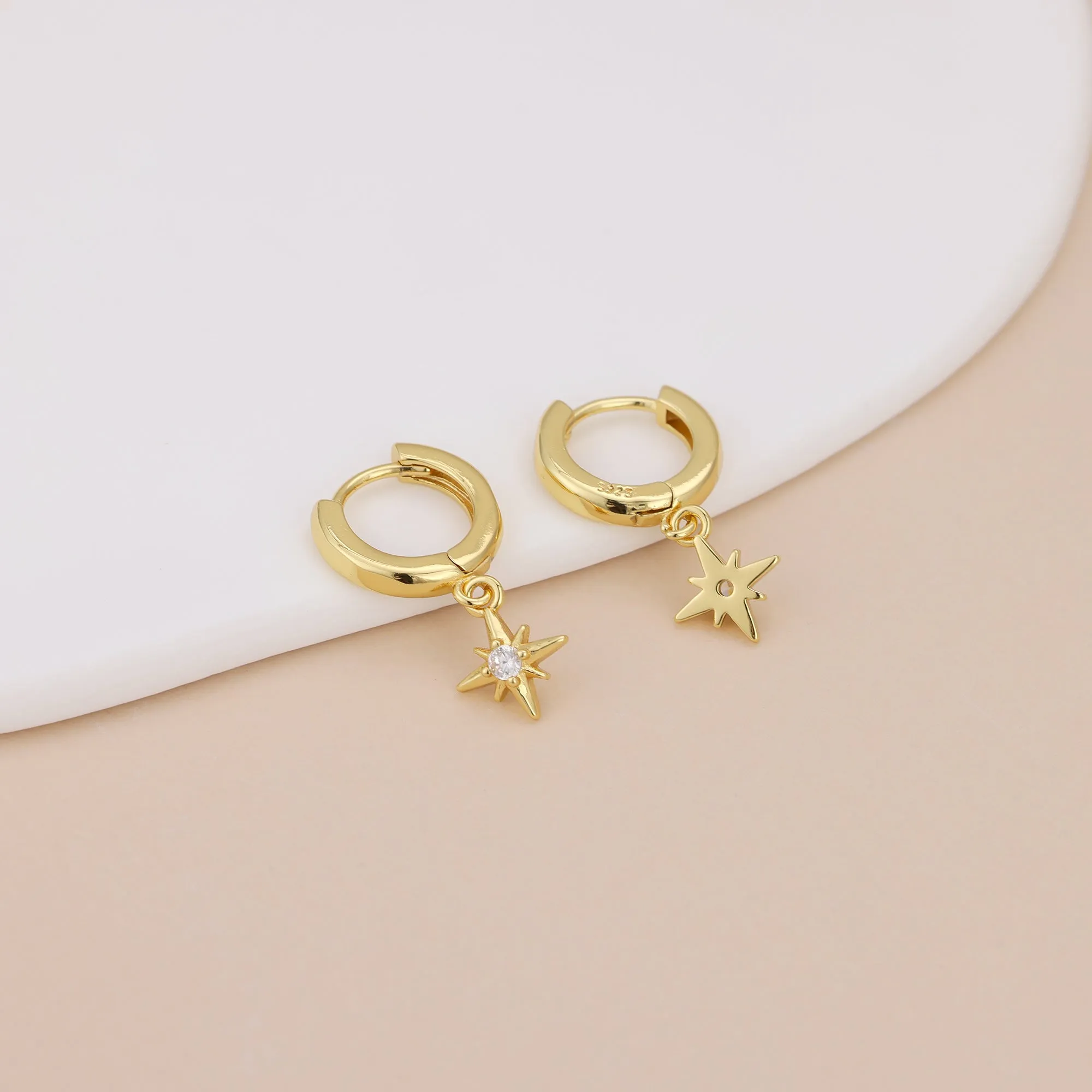 E179 gold starburst dangle earrings
