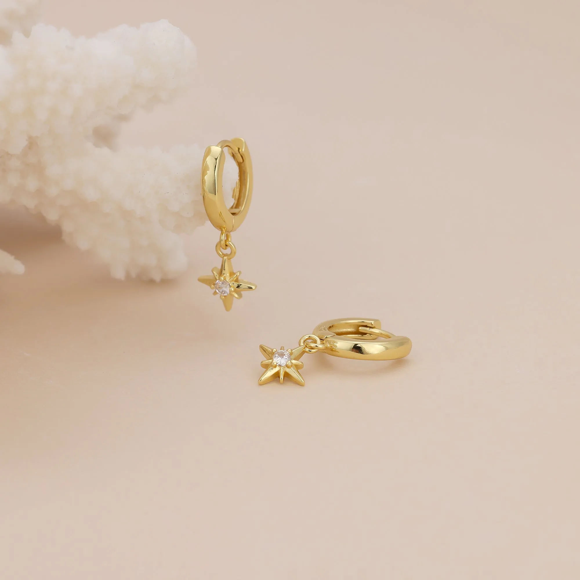 E179 gold starburst dangle earrings