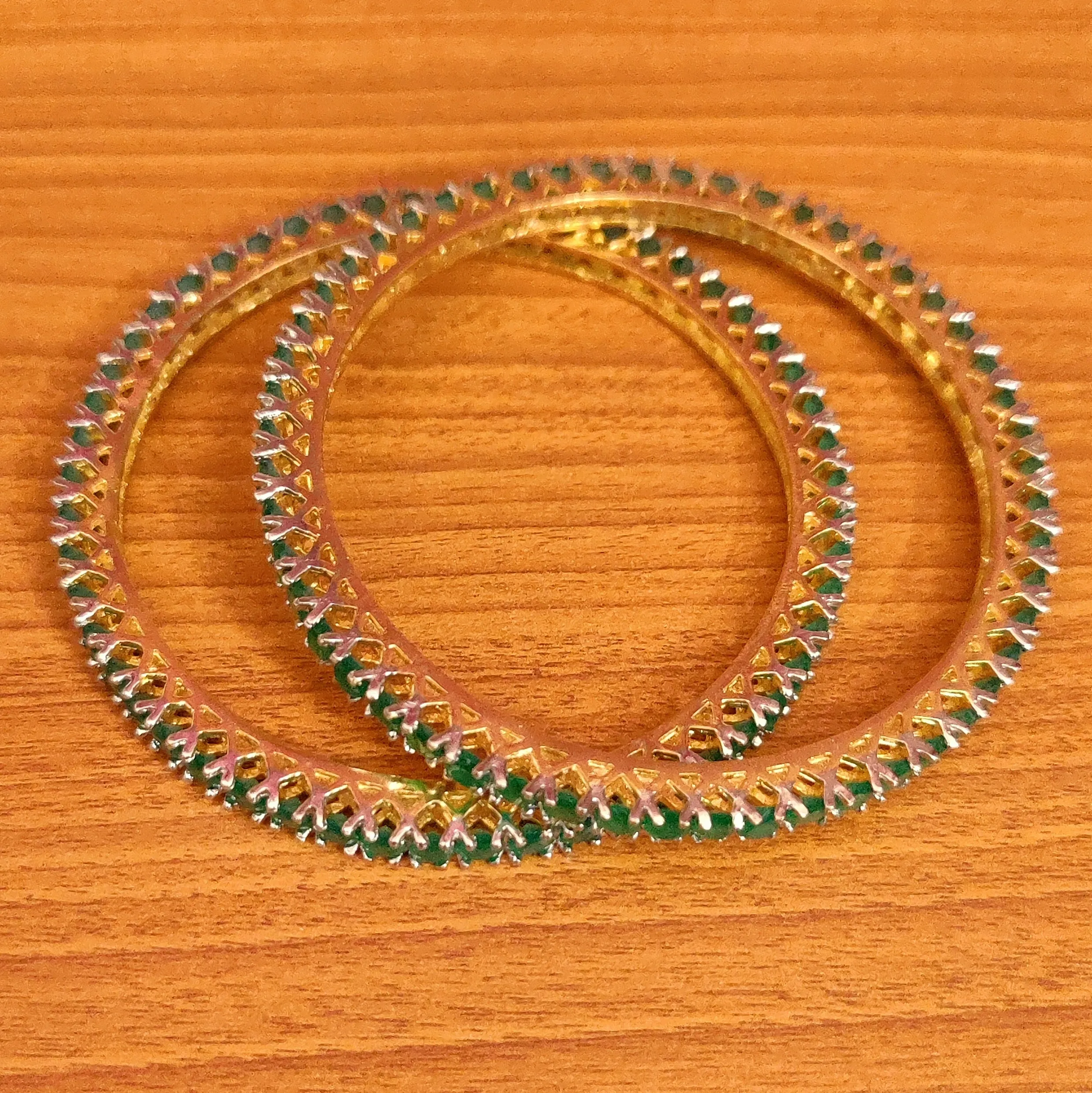 EMERALD LOOK GOLD PLATED SINGLE LINE BANGLES