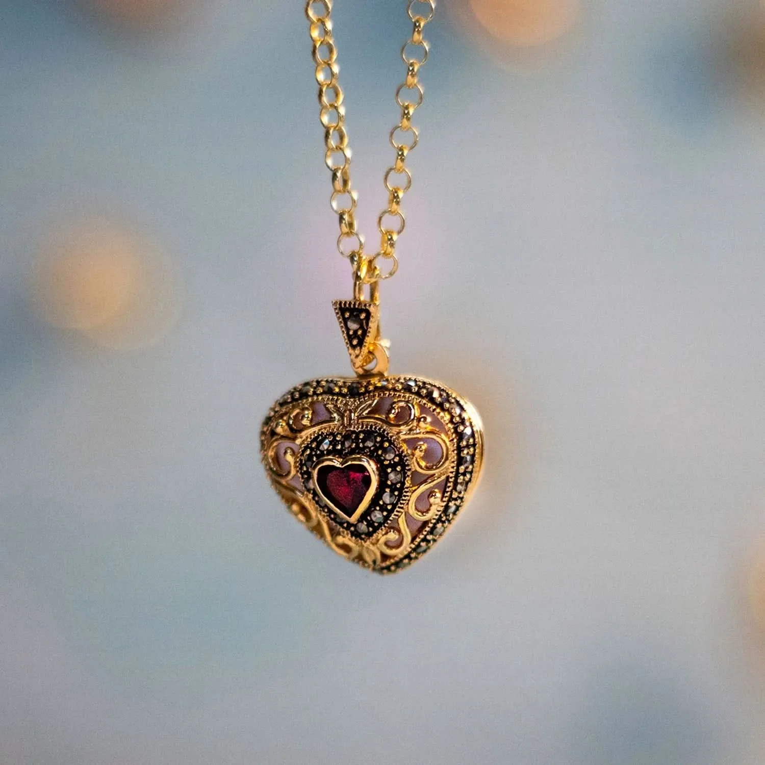 Garnet Vintage Heart Locket | Gold