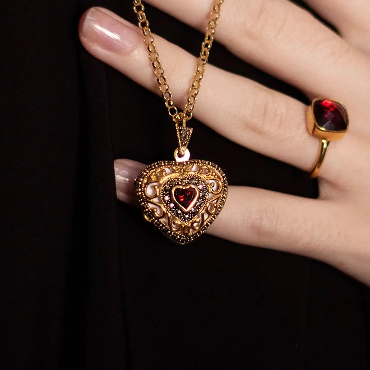 Garnet Vintage Heart Locket | Gold