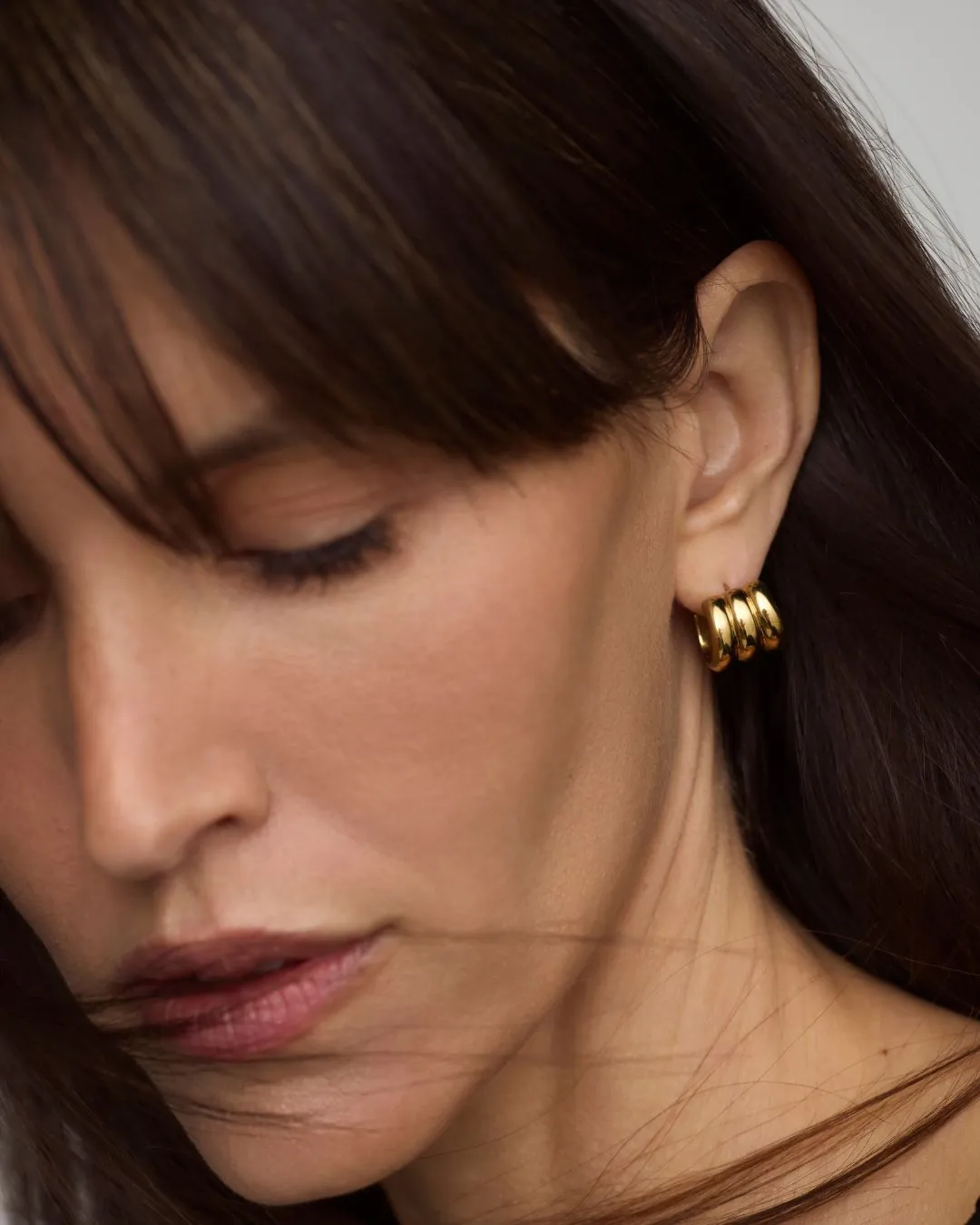 GUGGENHEIM HOOP EARRINGS GOLD