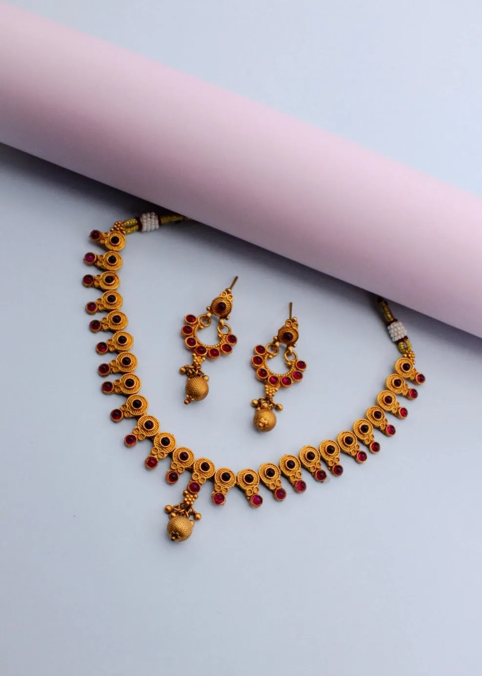 MATTE SLEEK NECKLACE