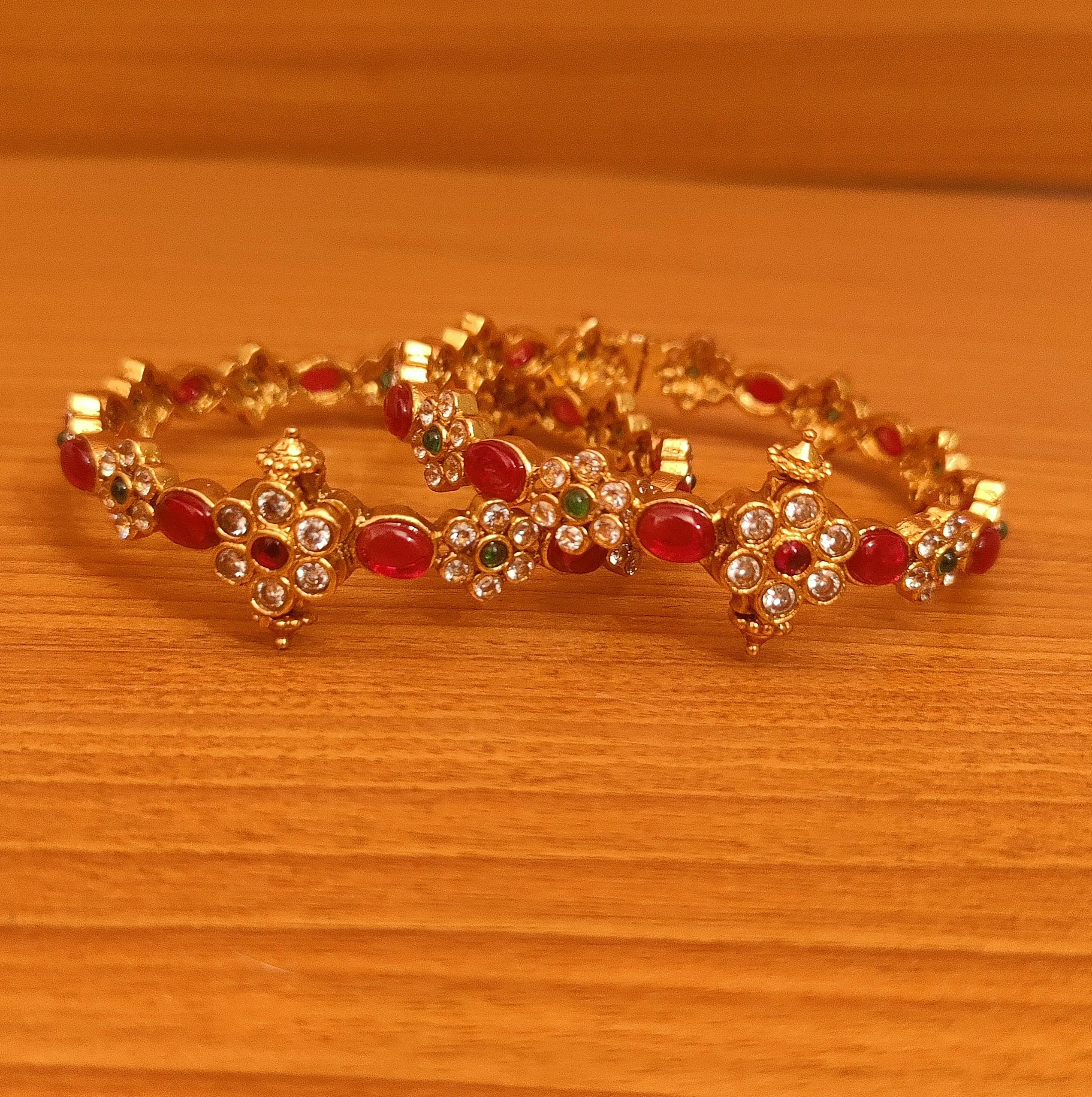 MULTICOLOUR GOLD LOOK KEMPU STONE FINE BANGLES