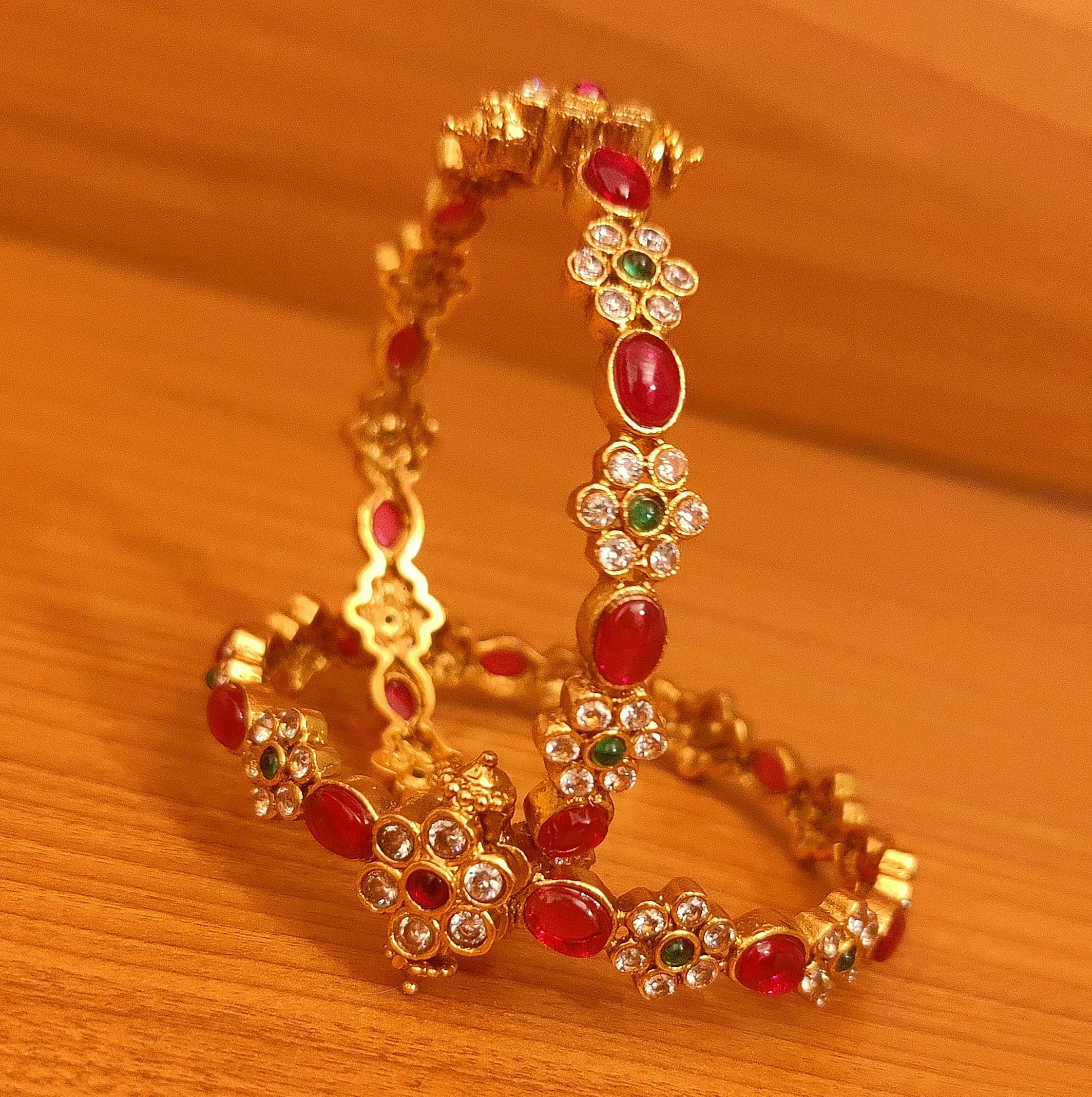 MULTICOLOUR GOLD LOOK KEMPU STONE FINE BANGLES
