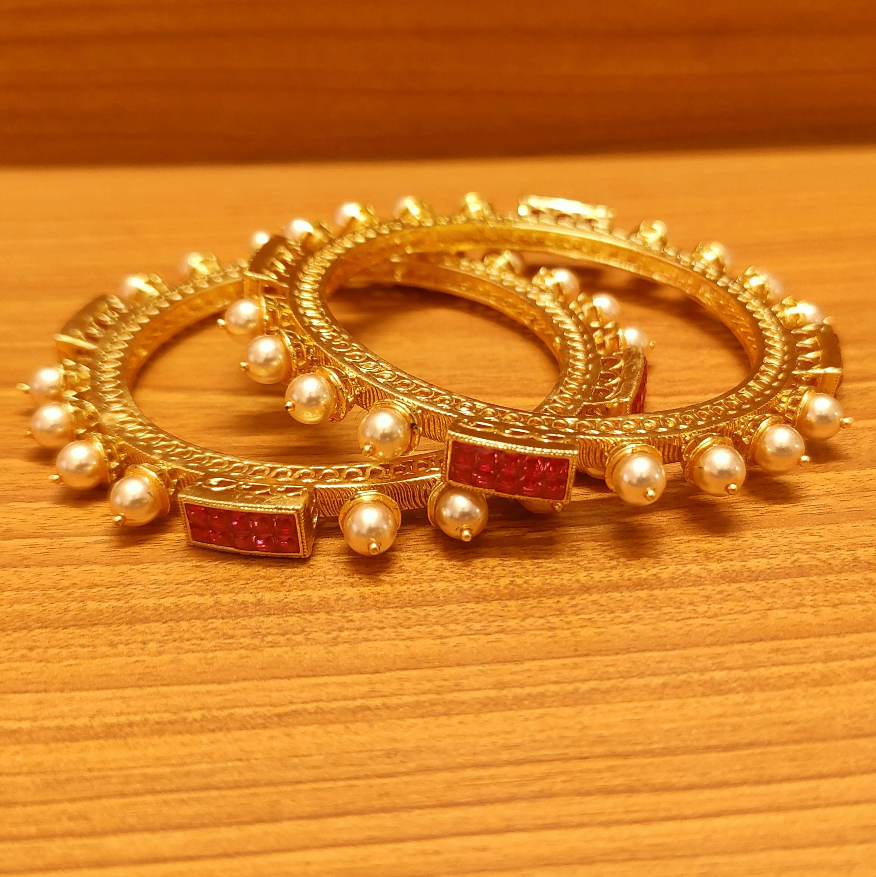 RUBY & PEARL GOLD PLATED PACHELI LOOK BANGLES