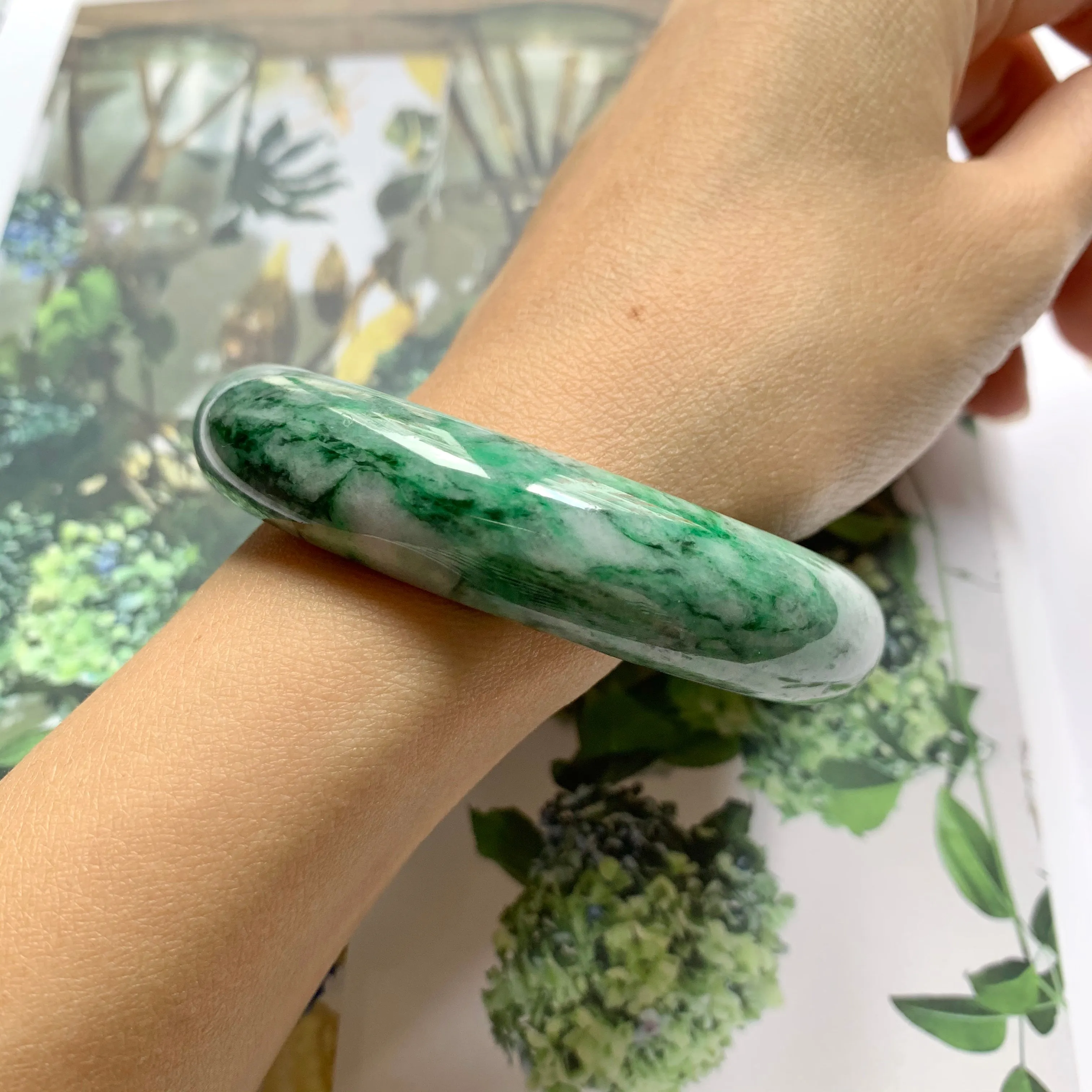 SOLD OUT: 59.7mm A-Grade Natural Marble Green Jadeite Modern Round Bangle No.151611