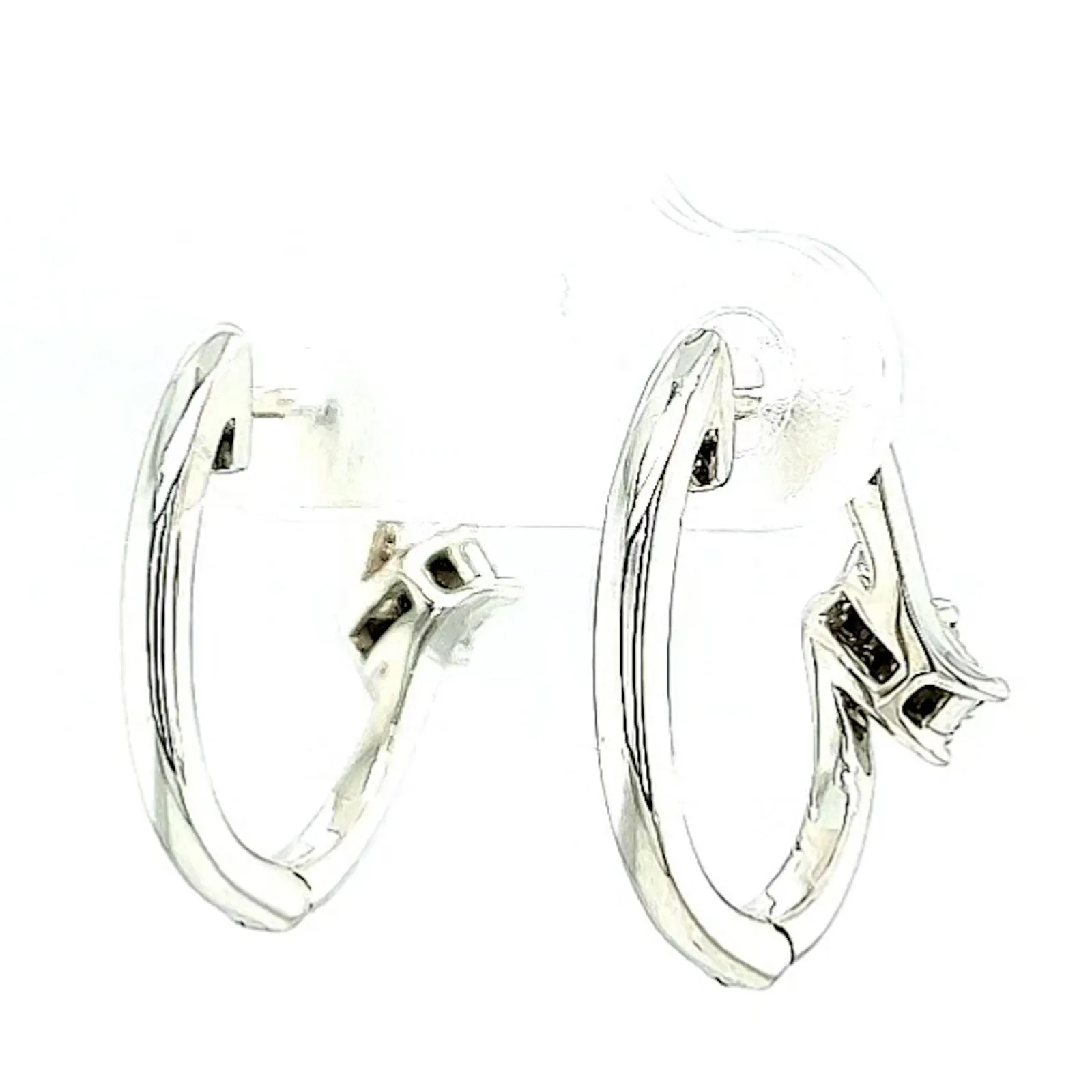 Tango Sterling Silver Round Brilliant Cut with 0.06 Carat tw of Diamonds Hoop Earrings