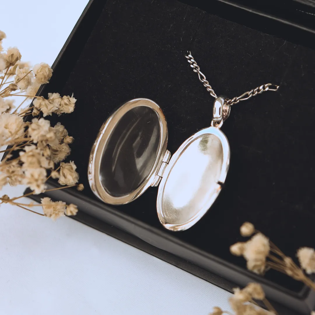 Tresor Modern Locket Necklace